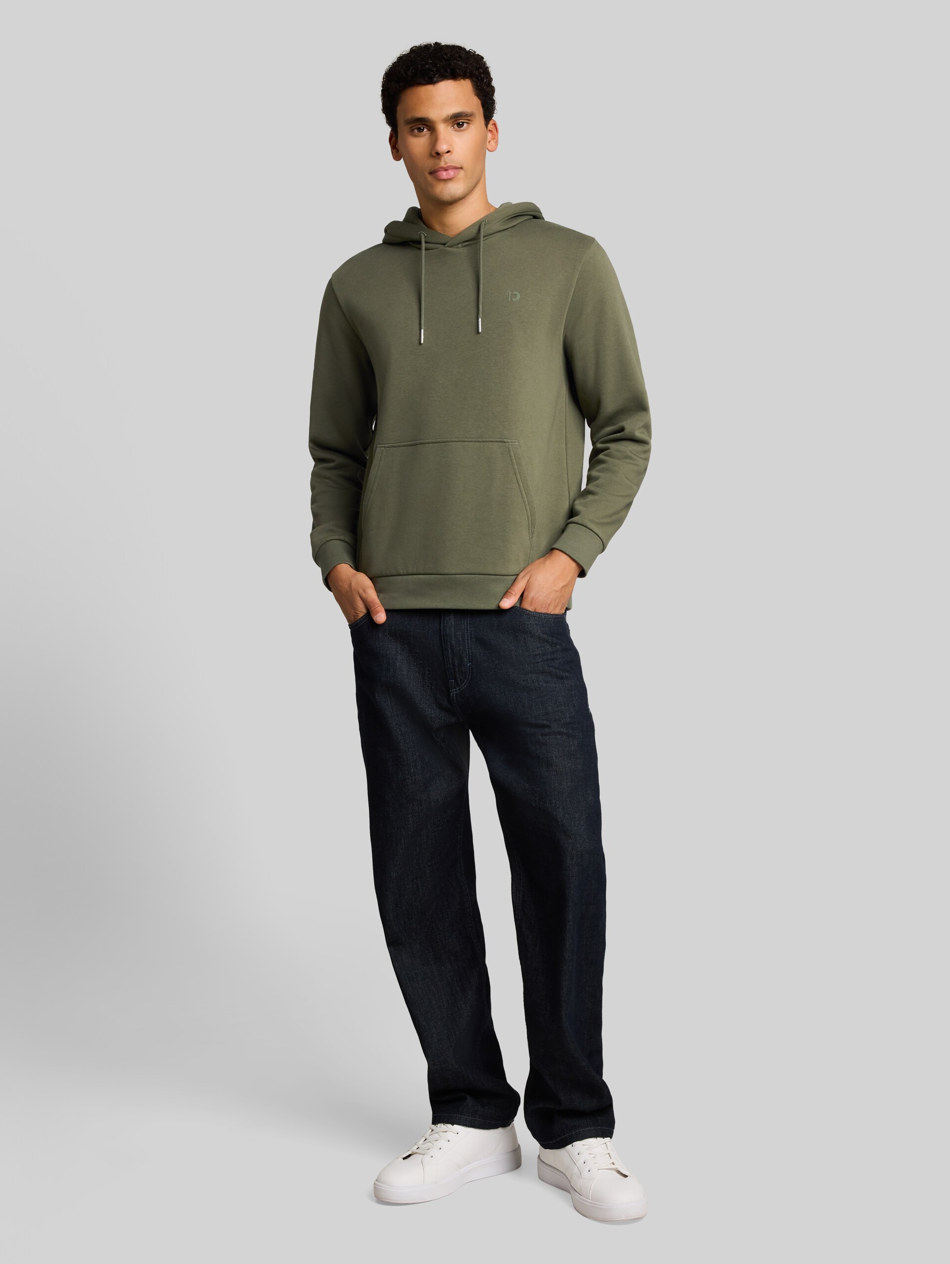 Basic Hoodie Sweatshirt - urban olive green - Model-Vorderansicht
