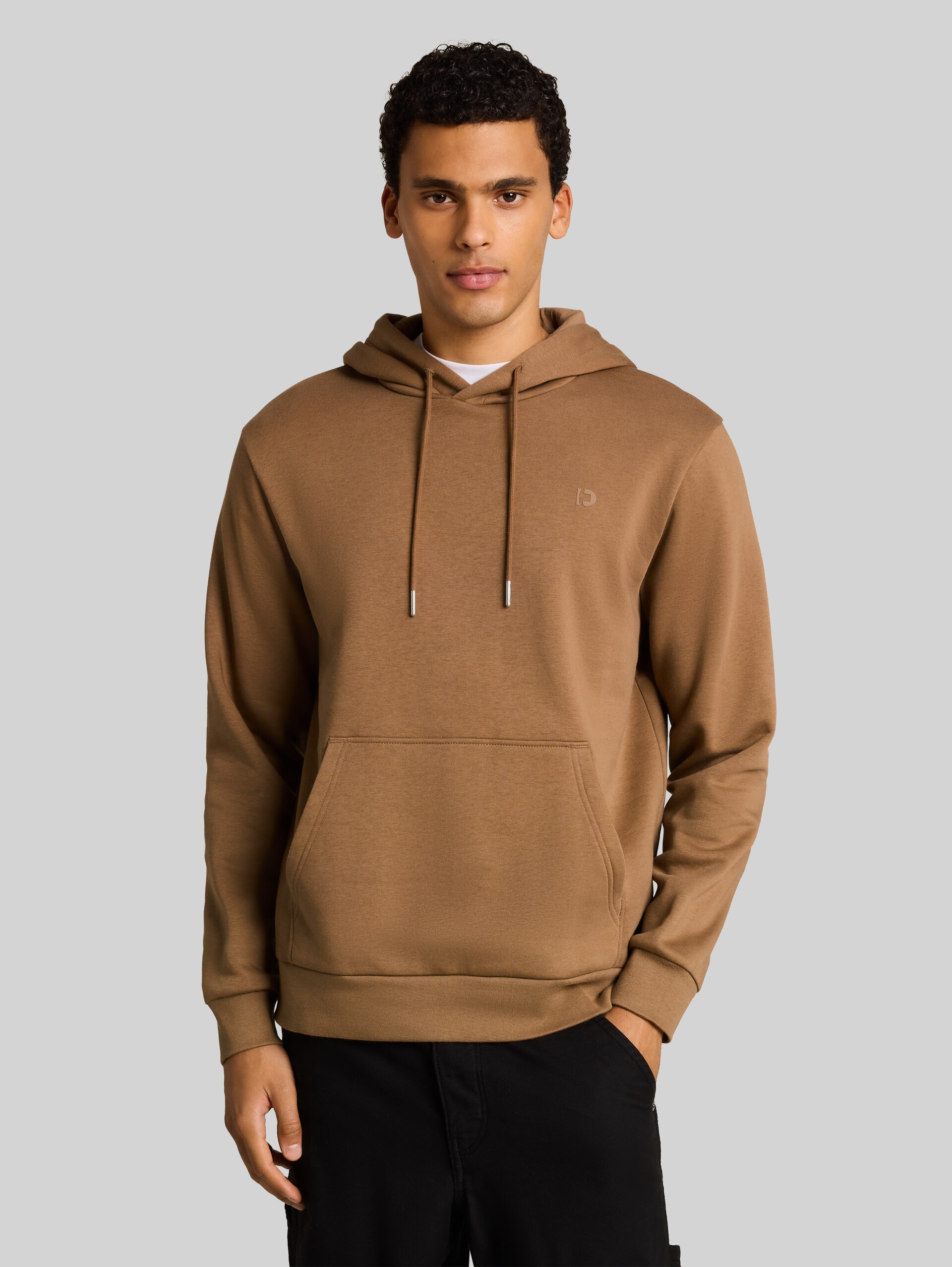 Basic Hoodie Sweatshirt - malt brown - Ausschnitt Model-Vorderansicht