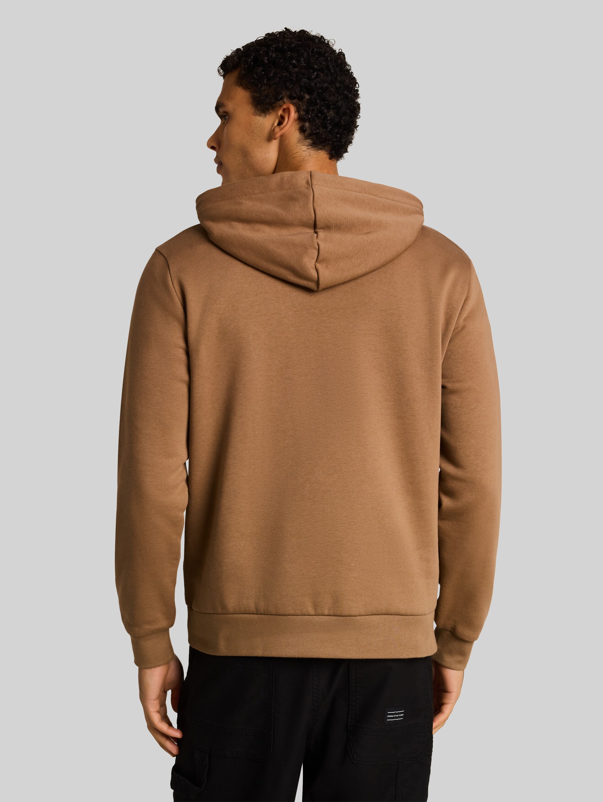 Basic Hoodie Sweatshirt - malt brown - Auschnitt Model-Rückansicht