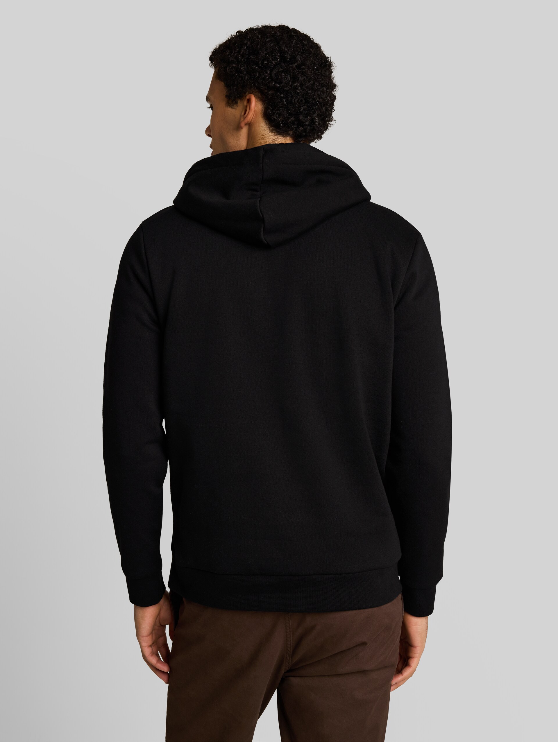 Basic Hoodie Sweatshirt - Black - Auschnitt Model-Rückansicht