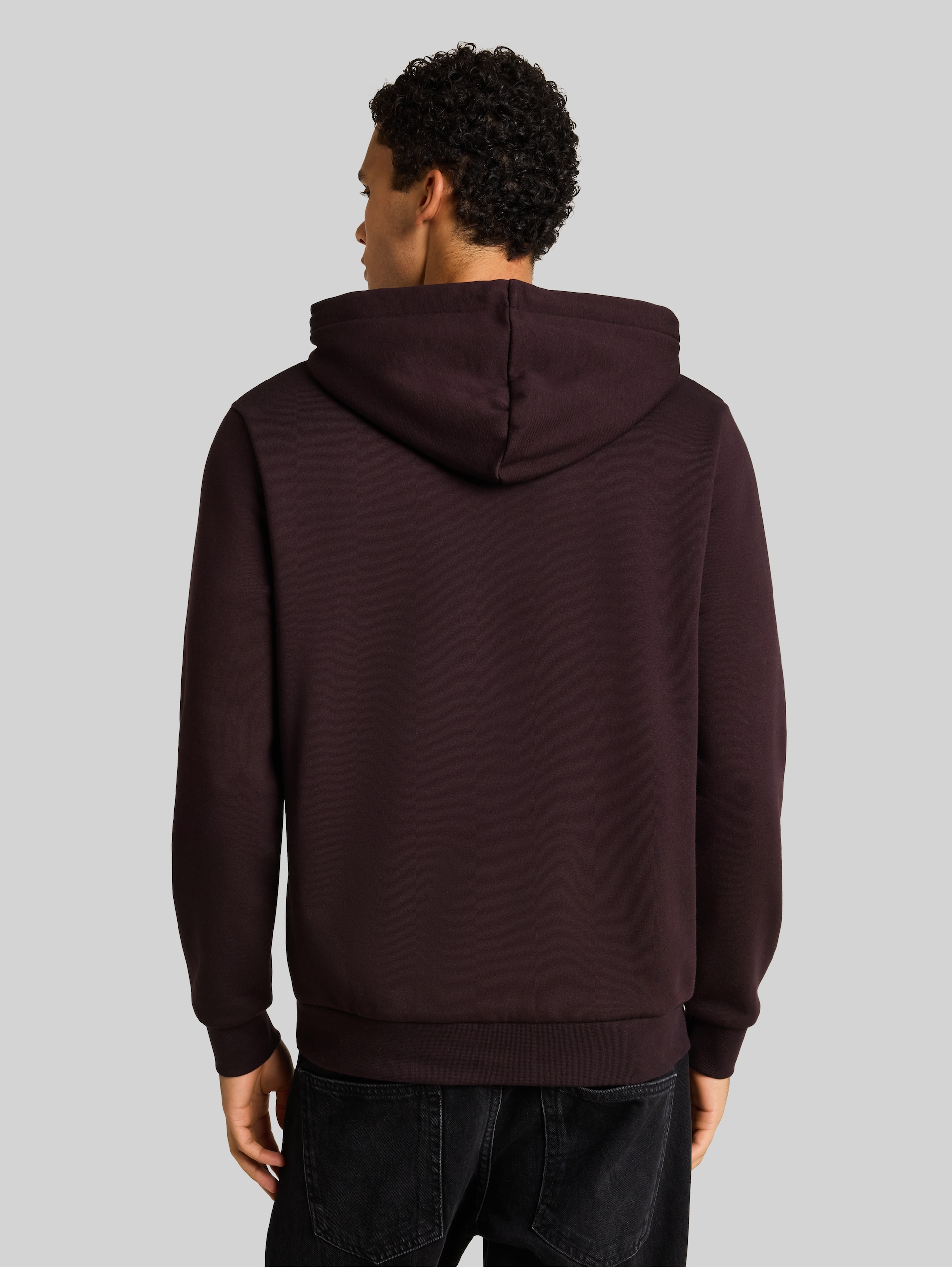 Basic Hoodie Sweatshirt - dark plum - Auschnitt Model-Rückansicht