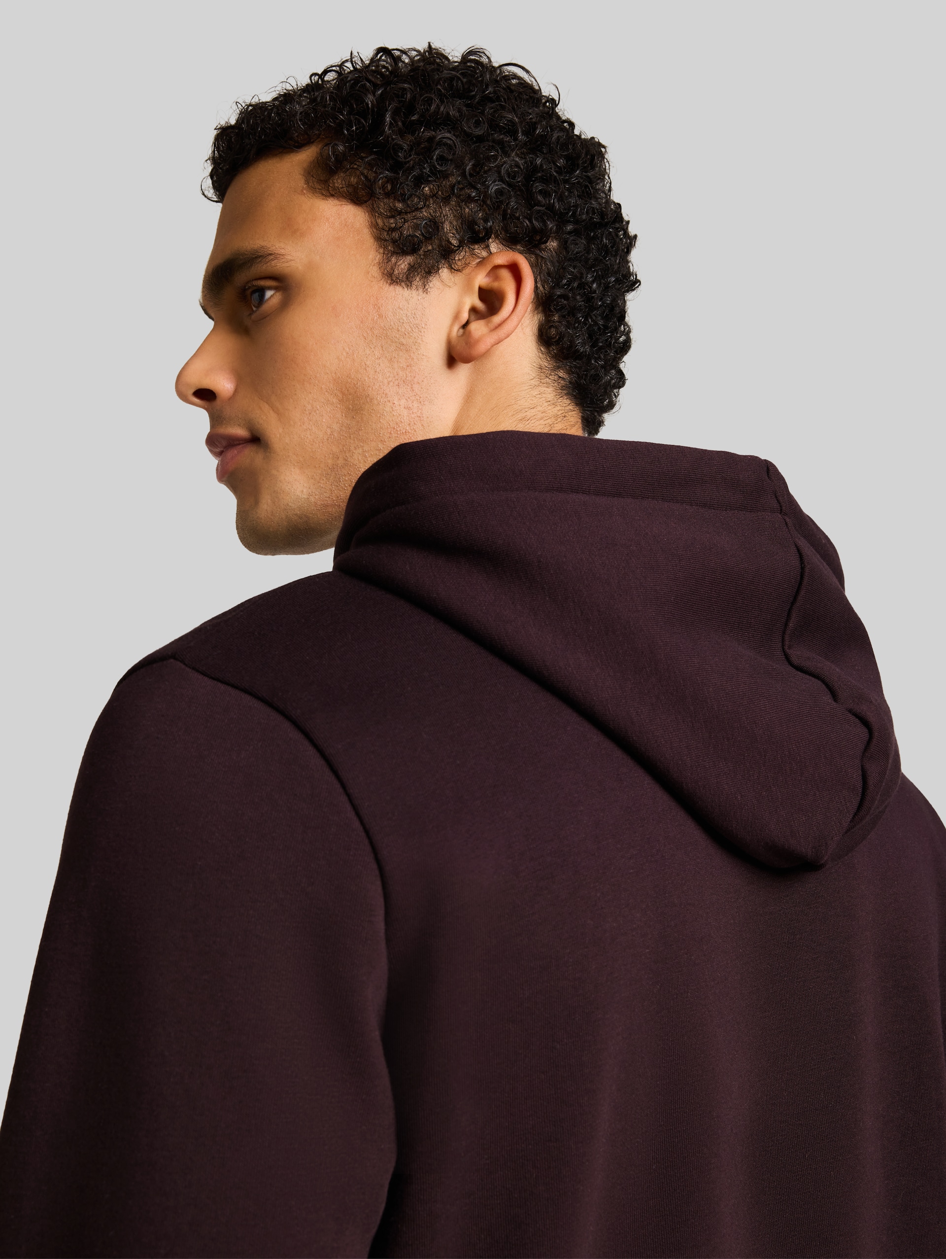Basic Hoodie Sweatshirt - dark plum - Detail-Model-Ansicht
