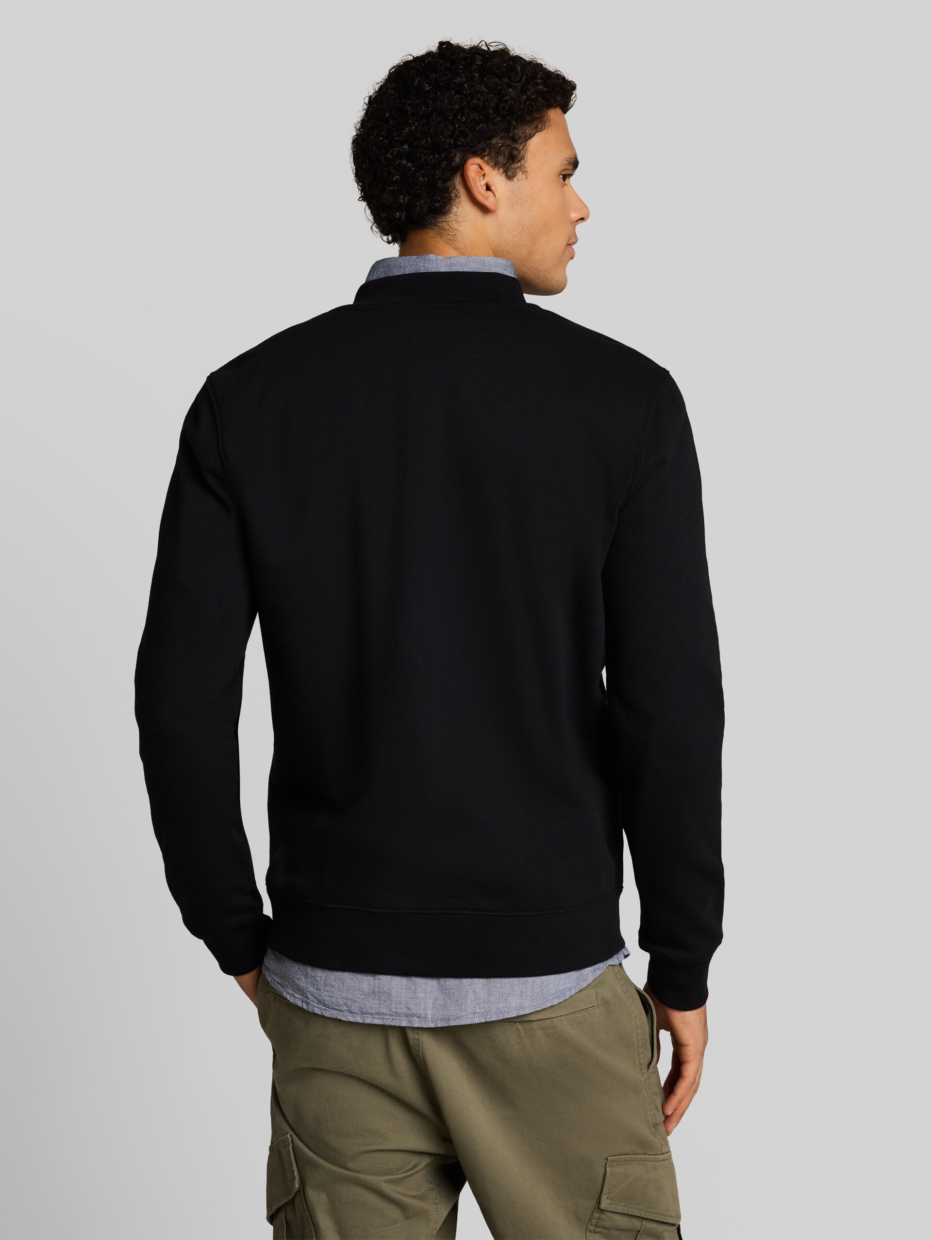 Sweatjacke mit Bomberkragen - Black - Auschnitt Model-Rückansicht