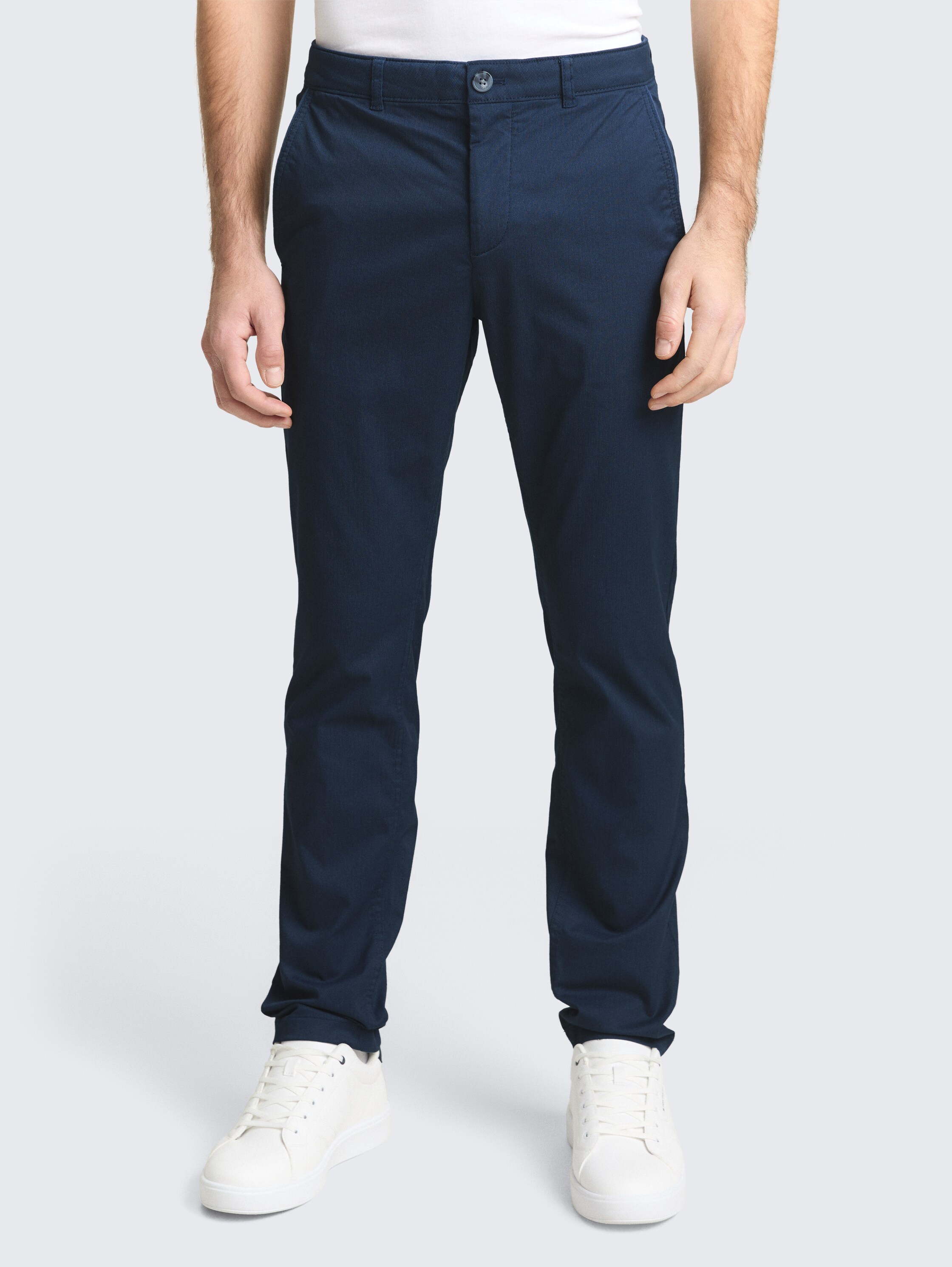 TTTRAVIS SLIM chino trousers - navy mini geometric print - Neckline model front view