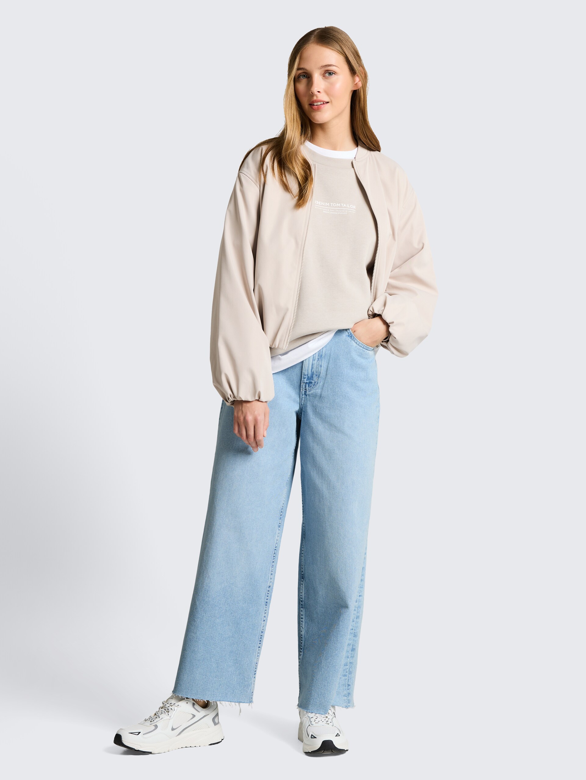 TTMIJA CULOTTE Jeans - Used Light Stone Blue Denim - Model-Vorderansicht