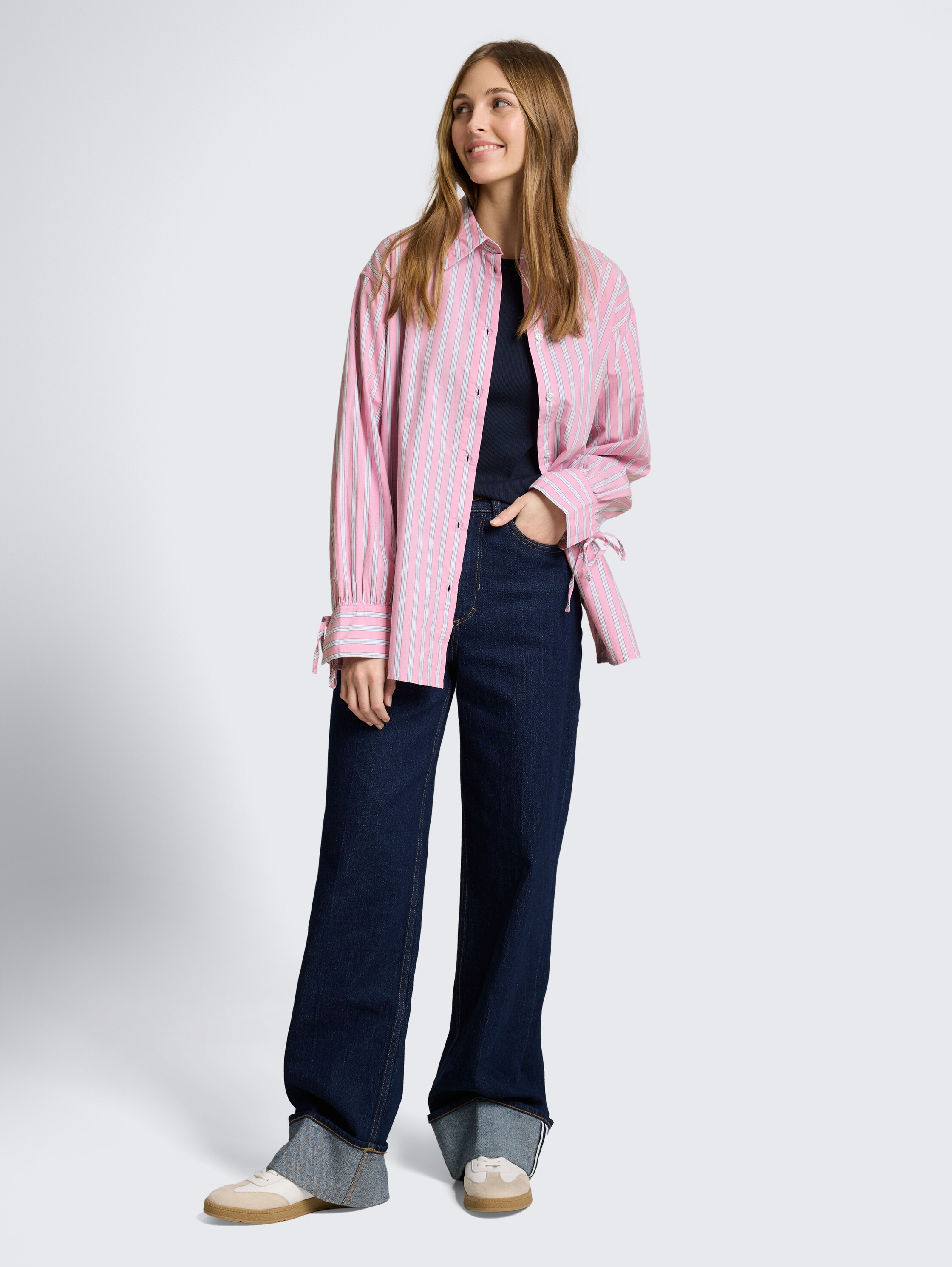 Oversize Hemdbluse mit Streifenmuster - pink blue white stripe - Model-Vorderansicht