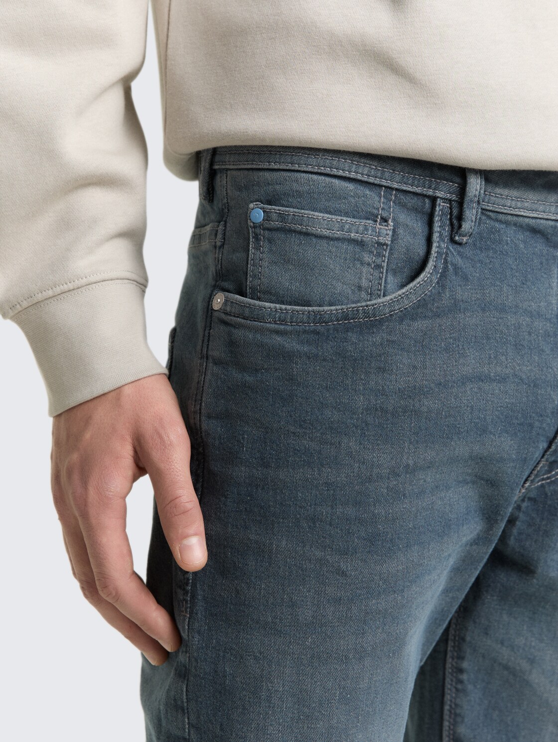 TTBRYDEN TAPERED Jeans - mid stone blue grey denim - Detail-Model-Ansicht