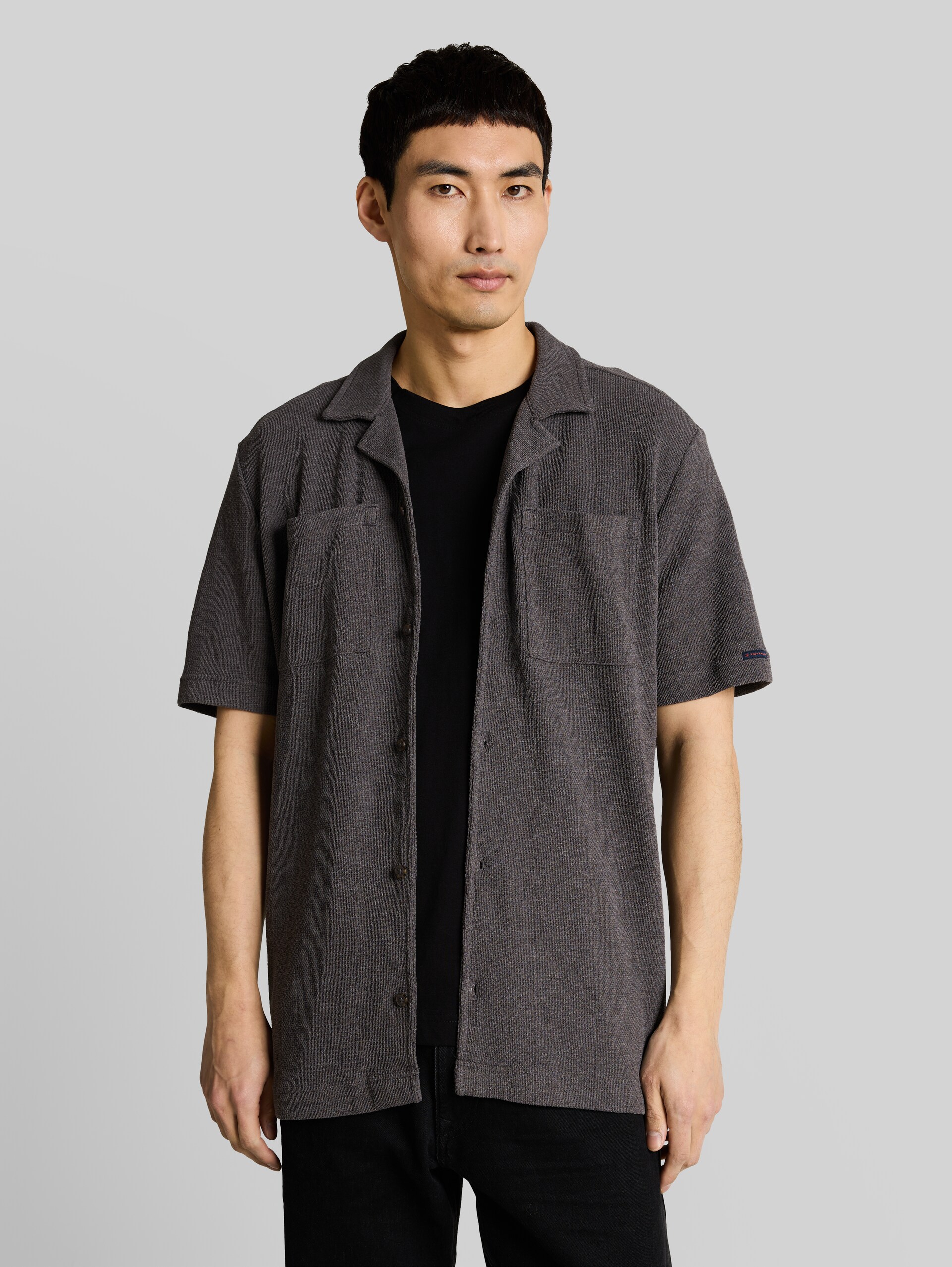 Regular fit jersey shirt with breast pockets - Tarmac Grey Melange - Neckline model front view