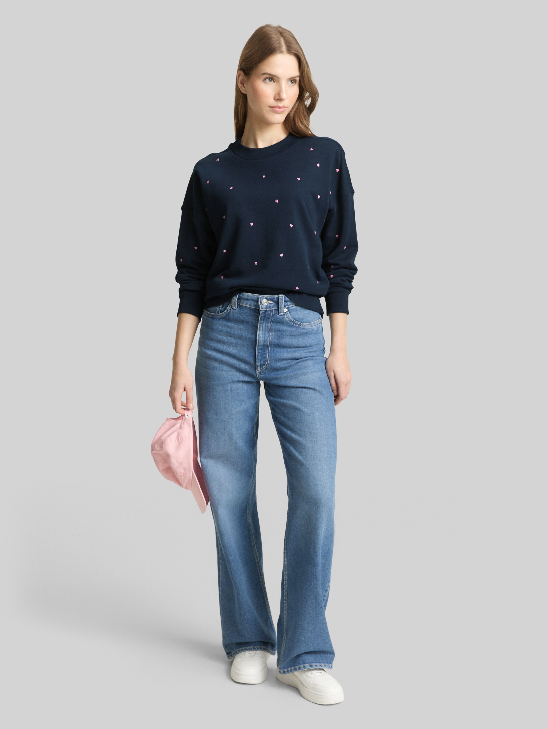 Loose-fit sweatshirt with embroidery - navy pink heart embroidery - Model front view