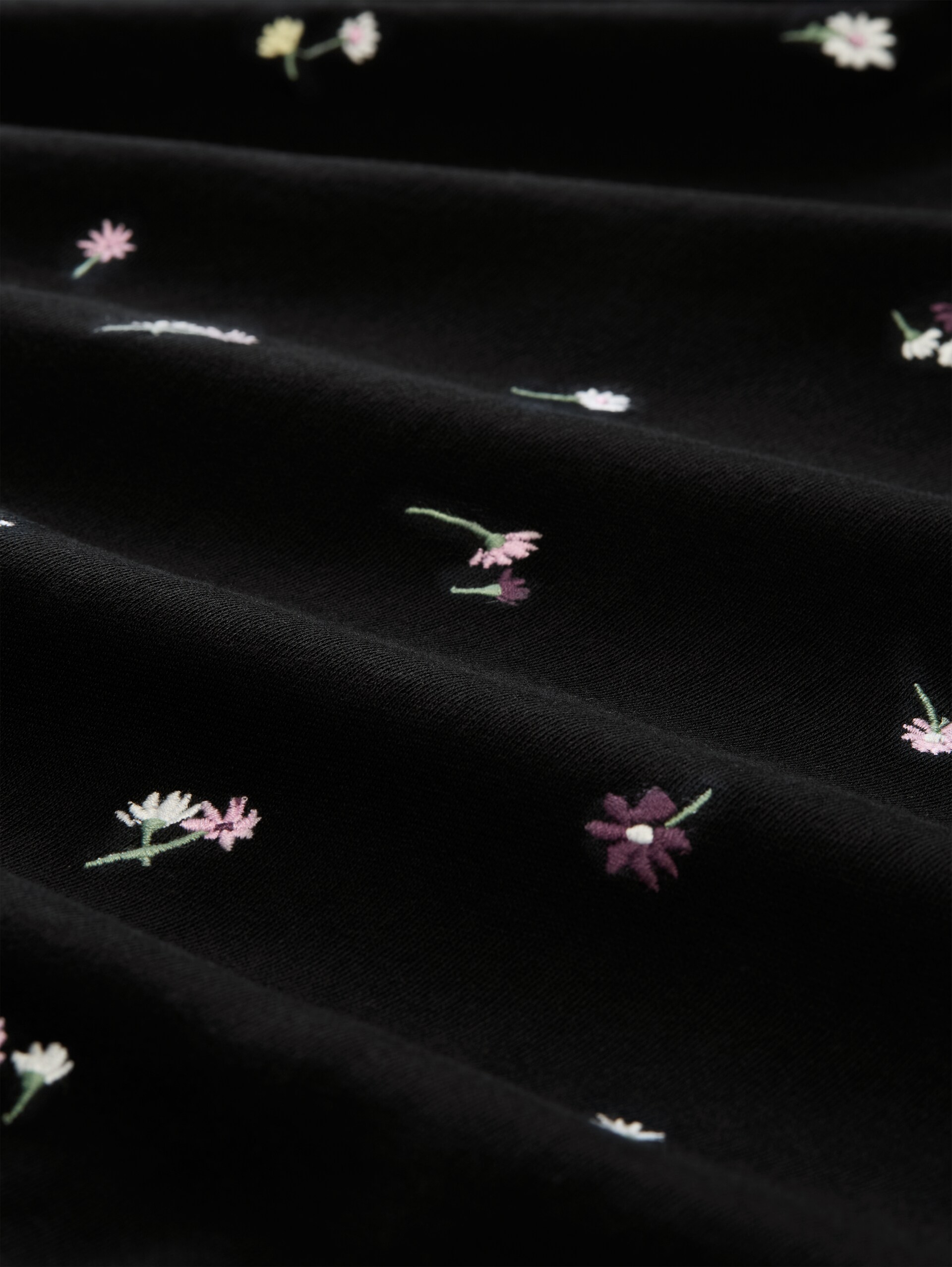 Sweat ample avec broderie - black flower embroidery - Vue de la matière
