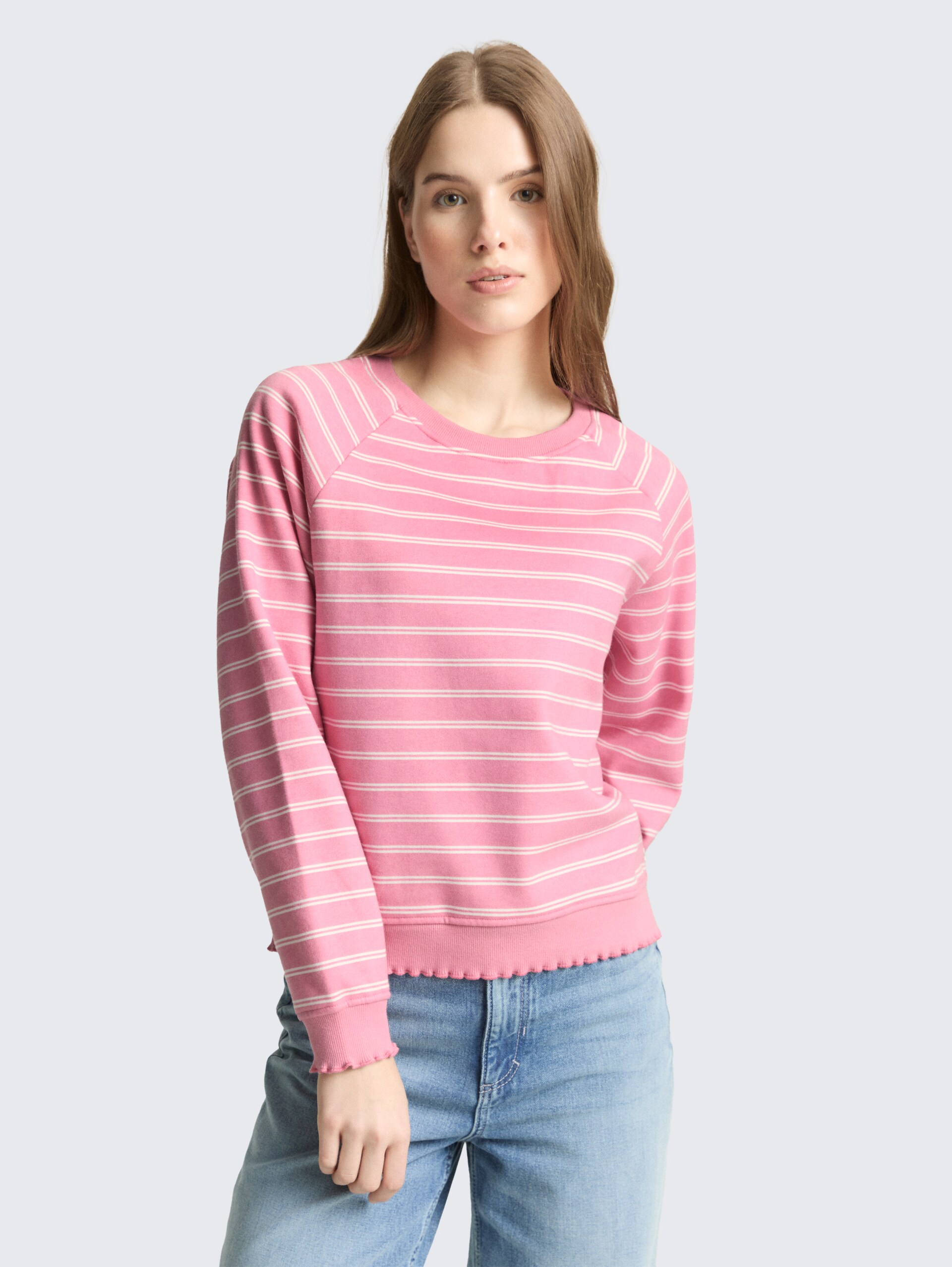 Sweatshirt mit Streifenmuster - pink white stripe - Ausschnitt Model-Vorderansicht