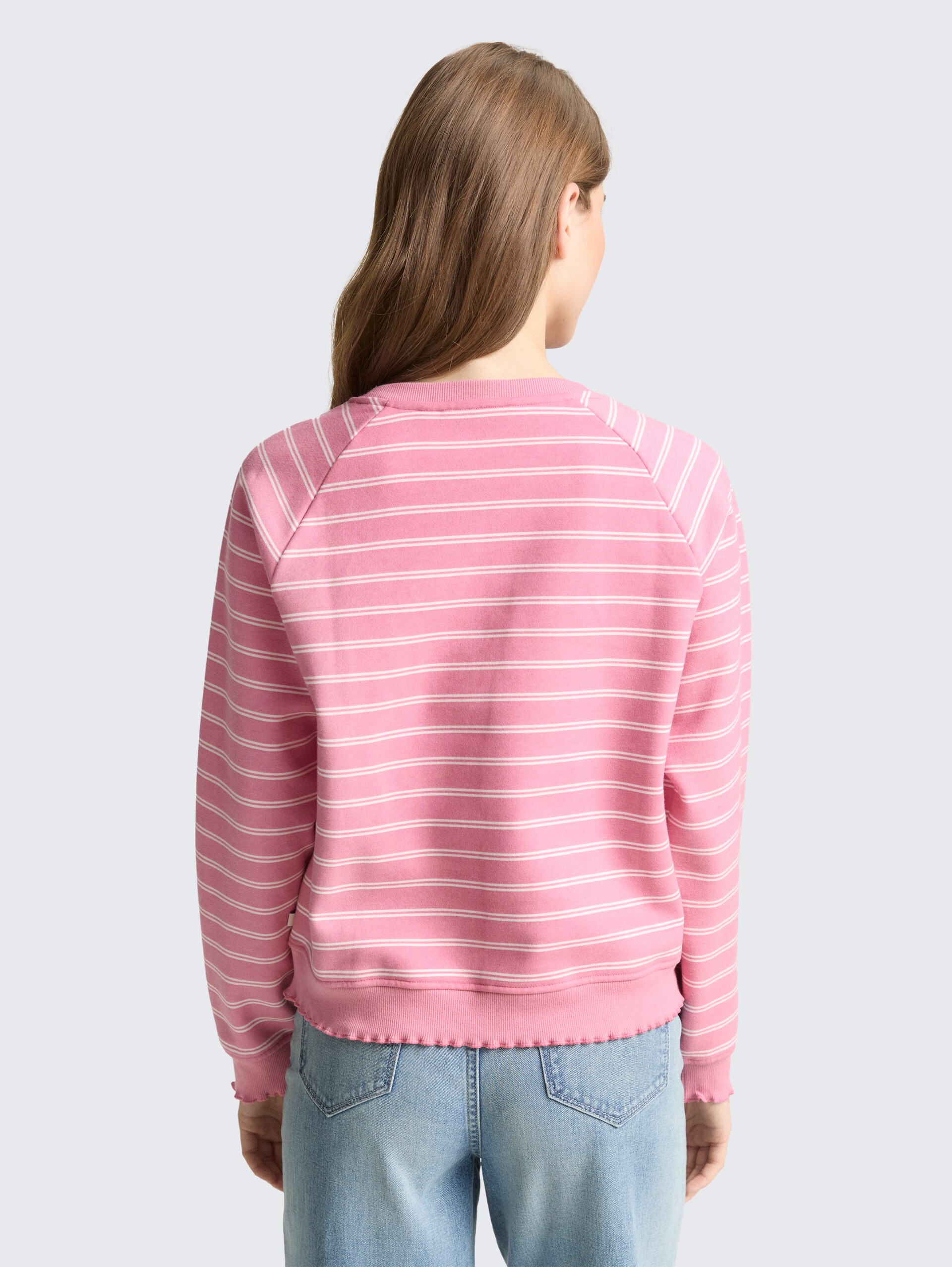 Sweatshirt mit Streifenmuster - pink white stripe - Auschnitt Model-Rückansicht