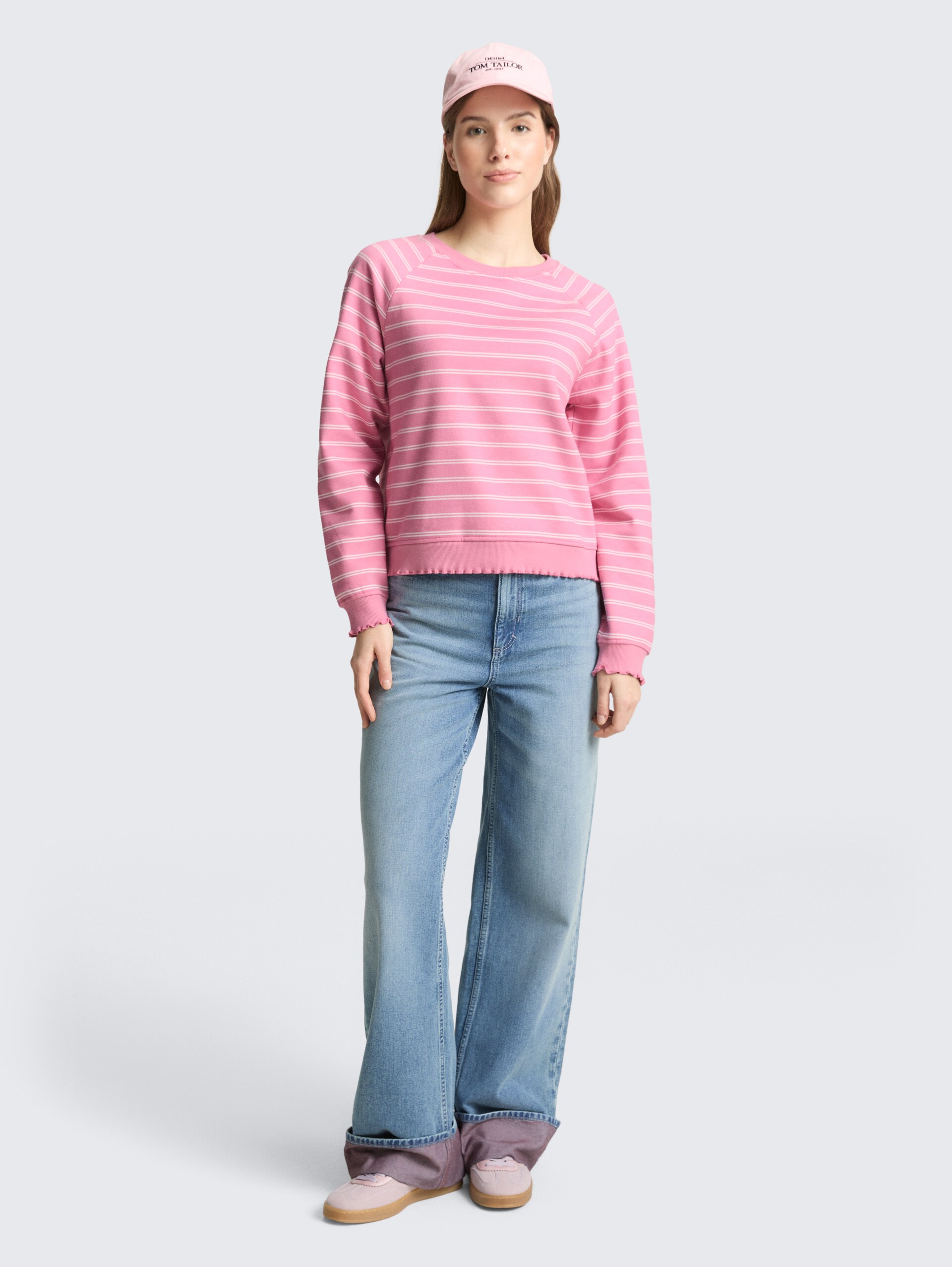 Sweatshirt mit Streifenmuster - pink white stripe - Model-Vorderansicht