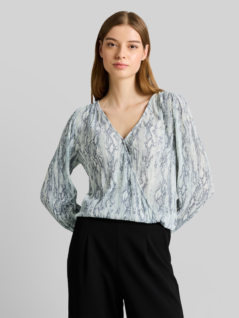 Crinkle wrap blouse with snake print by Denim Female, faded snake print