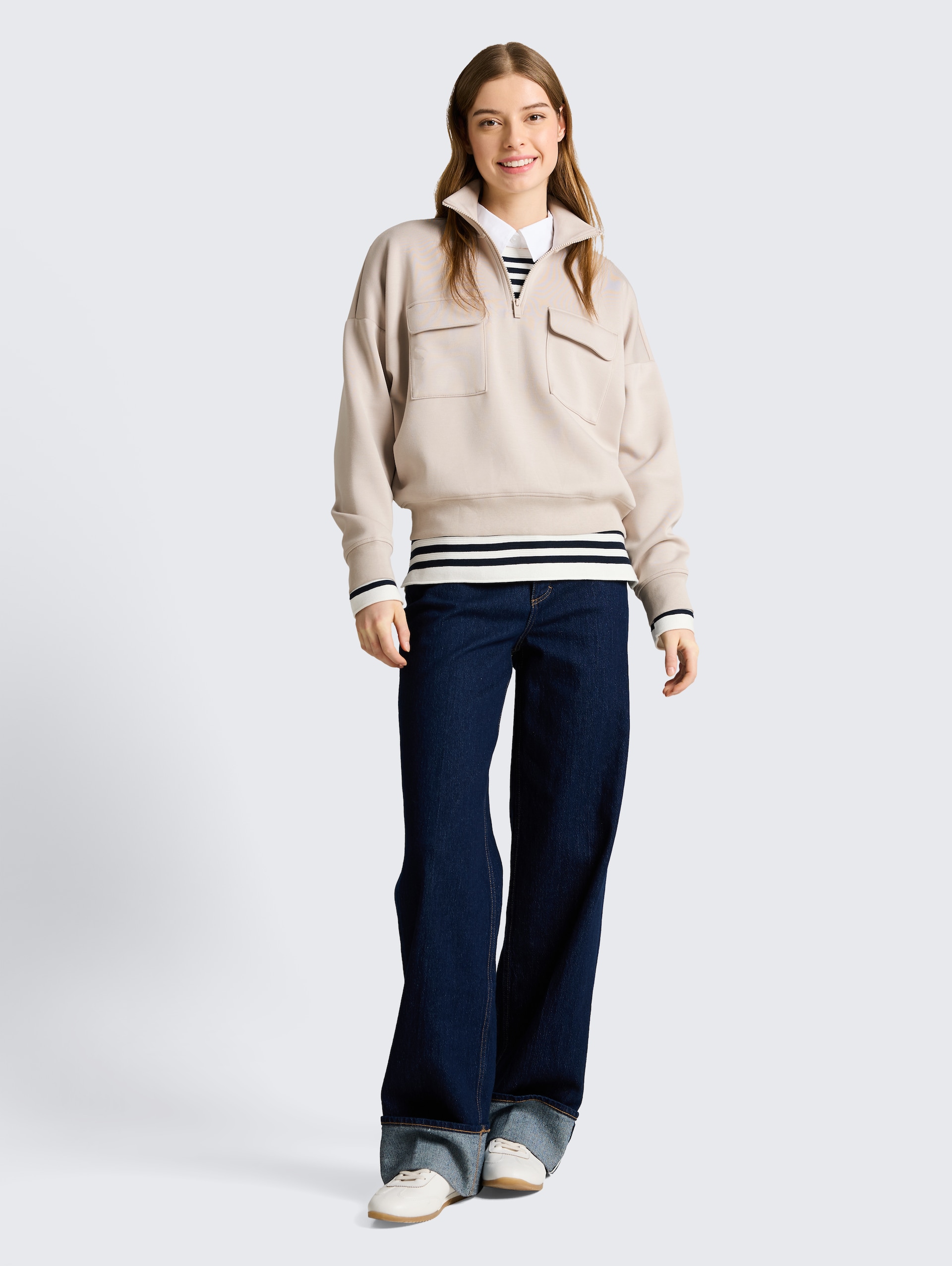 Loose Fit Troyer Sweatshirt aus Scuba - cloud grey - Model-Vorderansicht
