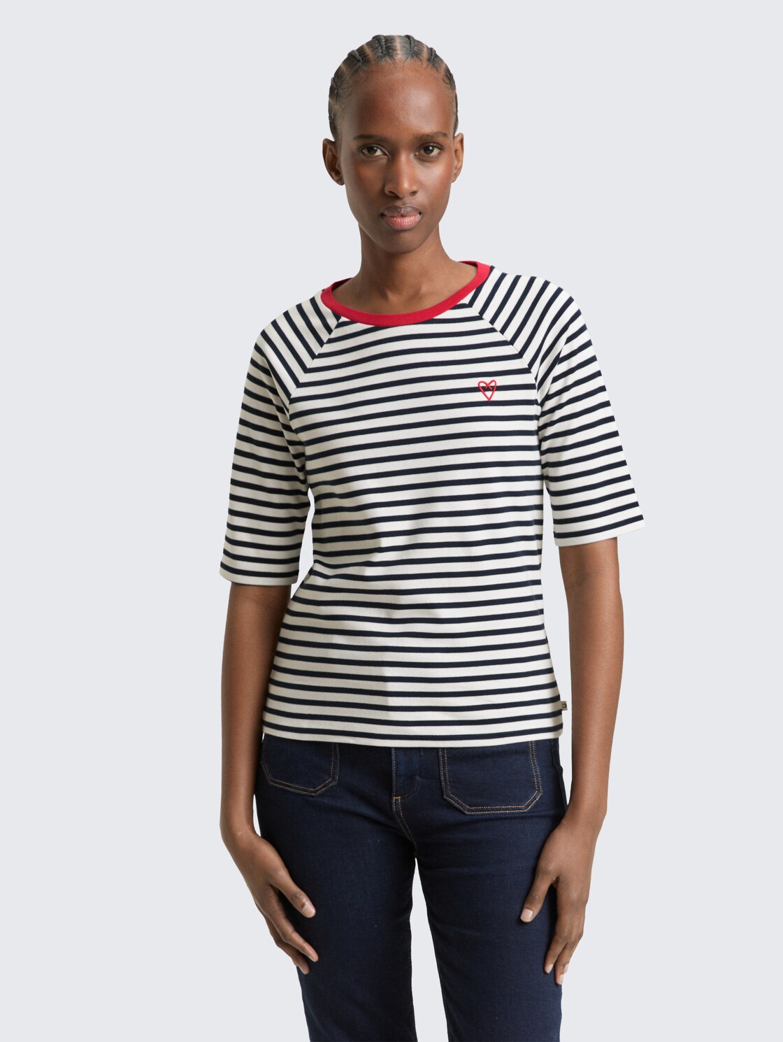 T-Shirt mit Streifenmuster - navy white stripe - Ausschnitt Model-Vorderansicht