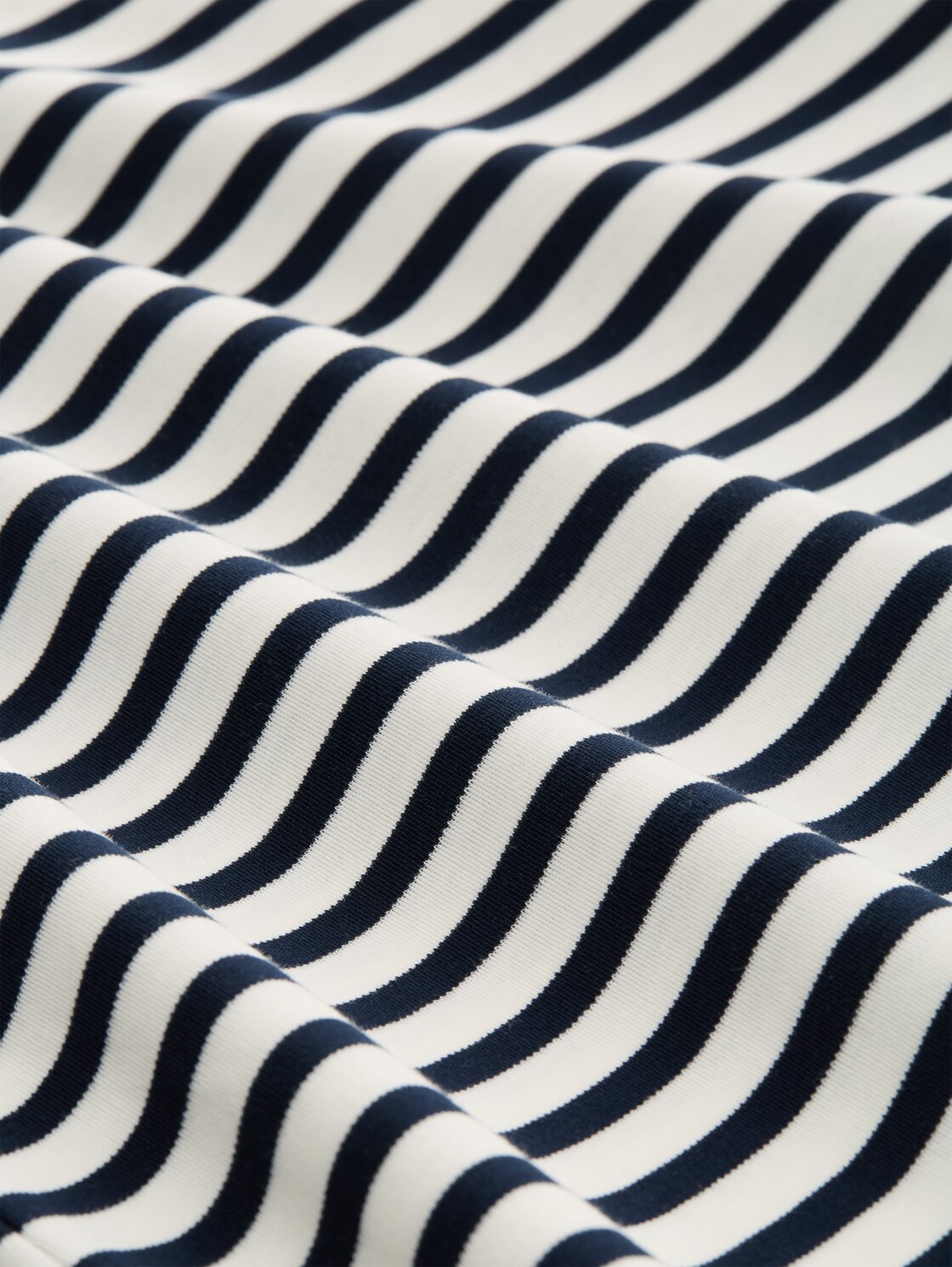 T-Shirt mit Streifenmuster - navy white stripe - Material-Ansicht