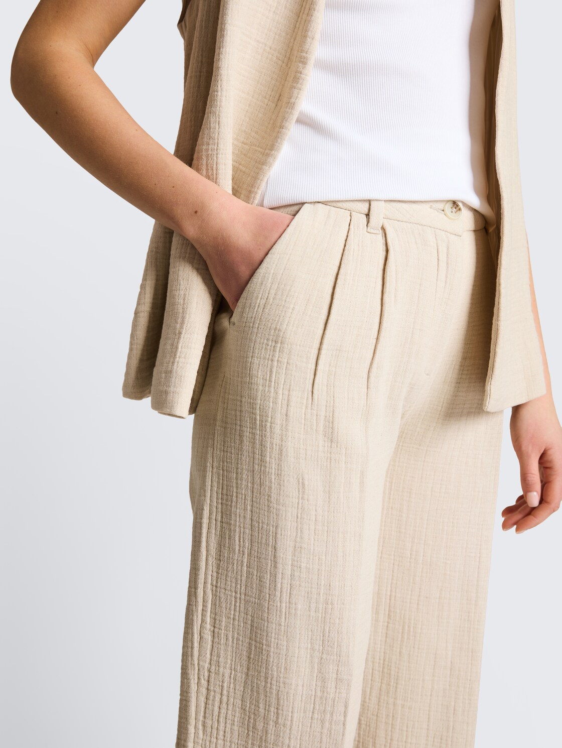 Culotte Hose mit Leinenanteil - sand stone beige melange - Detail-Model-Ansicht
