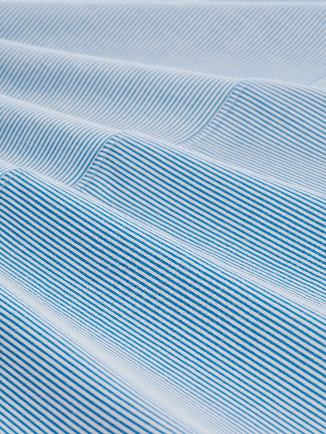 Loose Fit T-Shirt mit Streifenmuster - small mid blue white stripe - Material-Ansicht