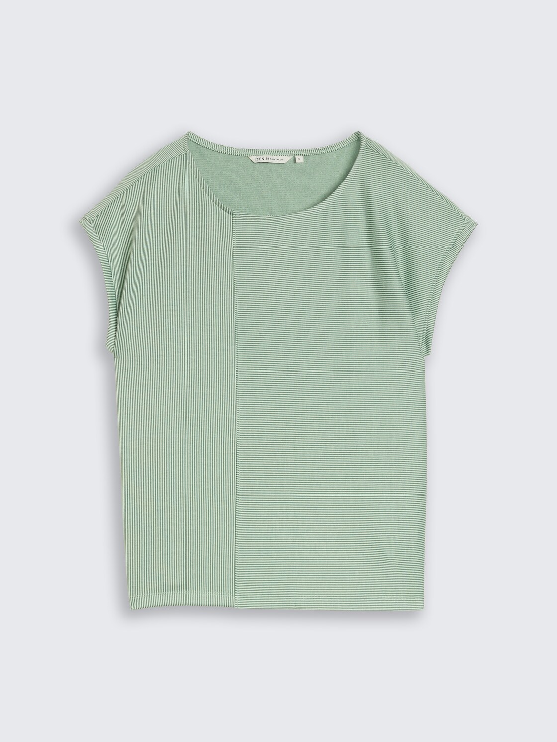 Loose Fit T-Shirt mit Streifenmuster - small tonal matchagreen stripe - Vorder-Produkt-Ansicht