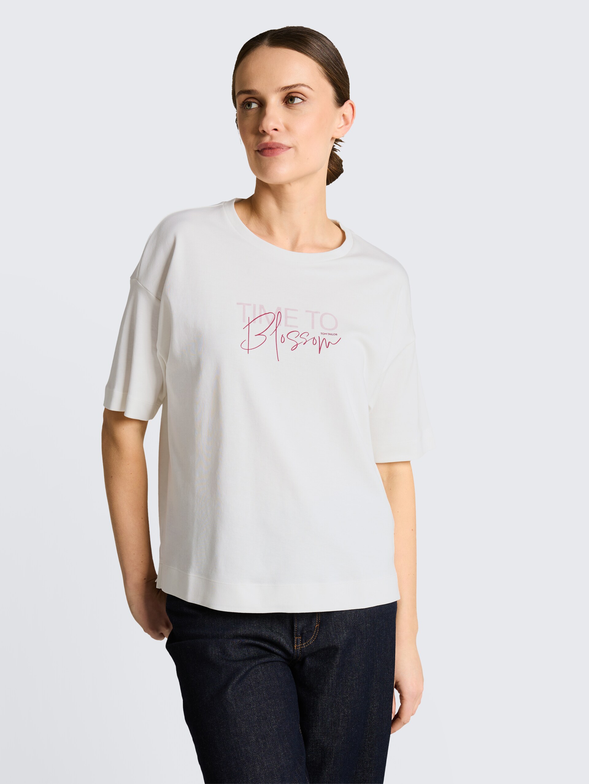 T-Shirt mit Schriftzug - Whisper White - Ausschnitt Model-Vorderansicht