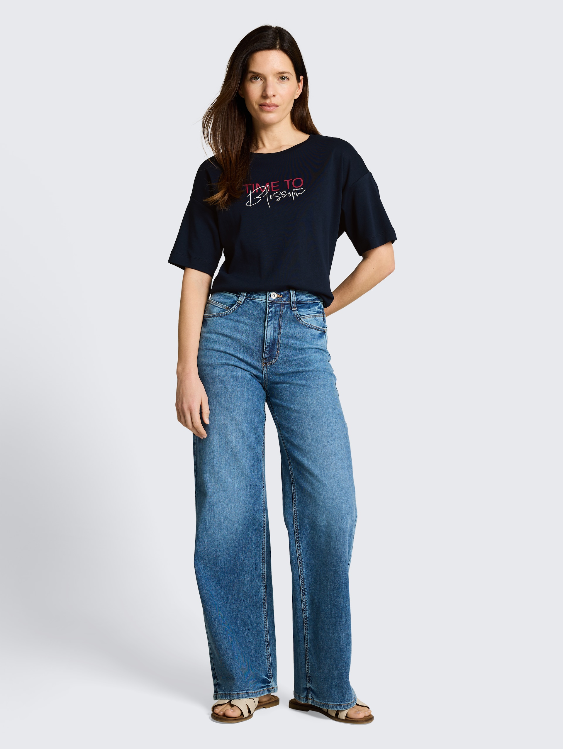 T-shirt met opschrift - sky captain blue - Model vooraanzicht