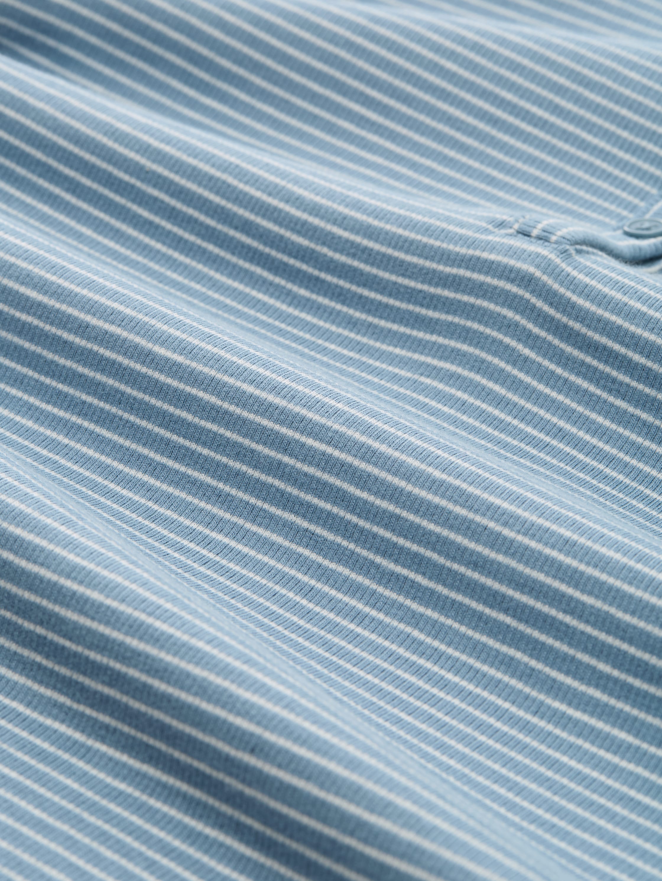 Slim Fit Henley Langarmshirt mit Streifenmuster - mid blue white stripe - Material-Ansicht