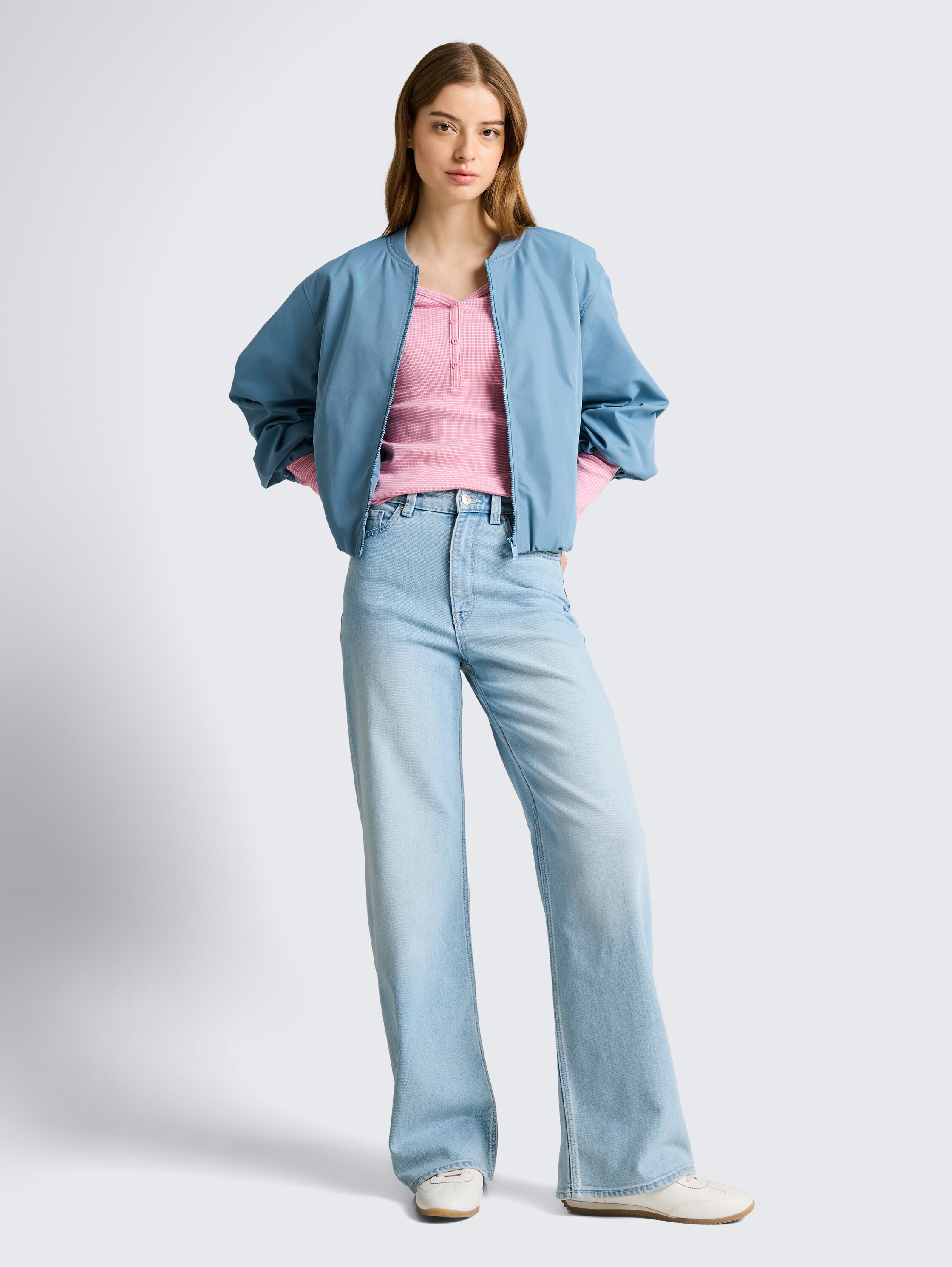 Slim fit Henley-shirt met lange mouwen en streepjesmotief - pink white stripe - Model vooraanzicht