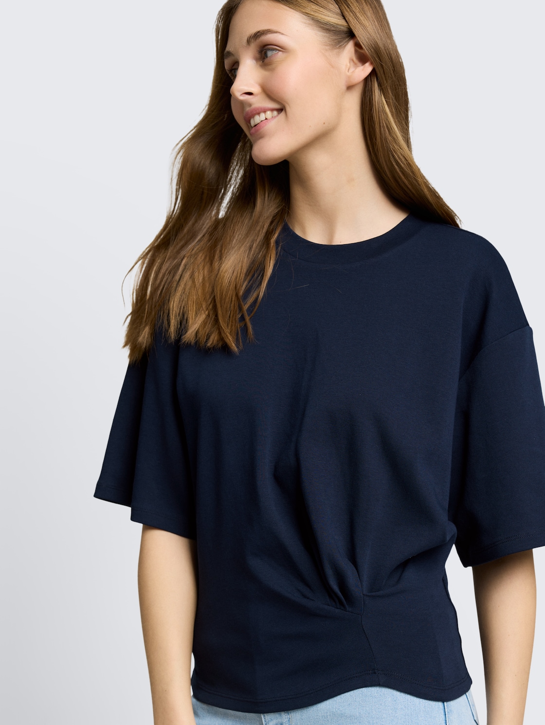 T-Shirt mit Knotendetail - sky captain blue - Detail-Model-Ansicht