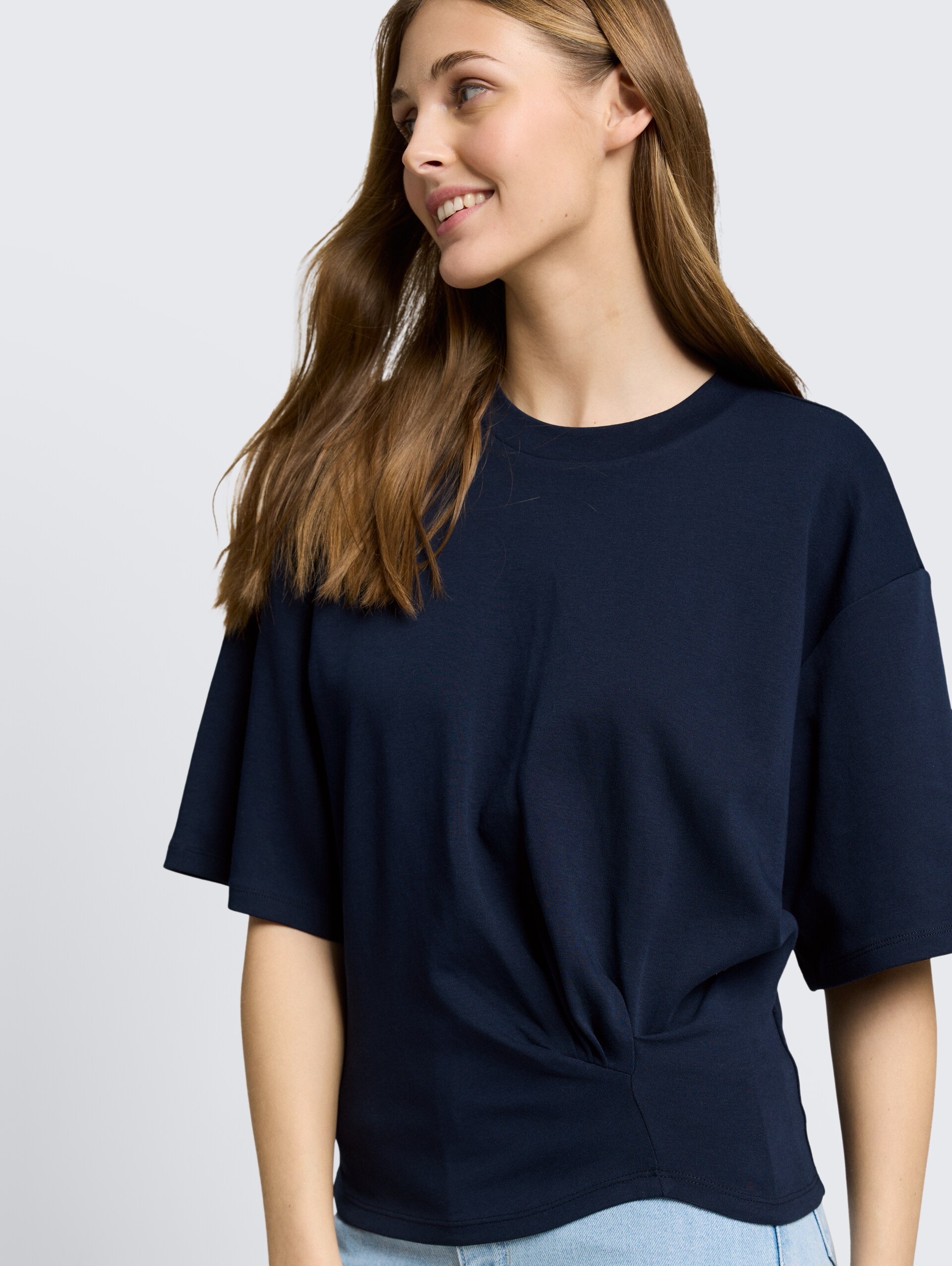 T-Shirt mit Knotendetail - sky captain blue - Detail-Model-Ansicht