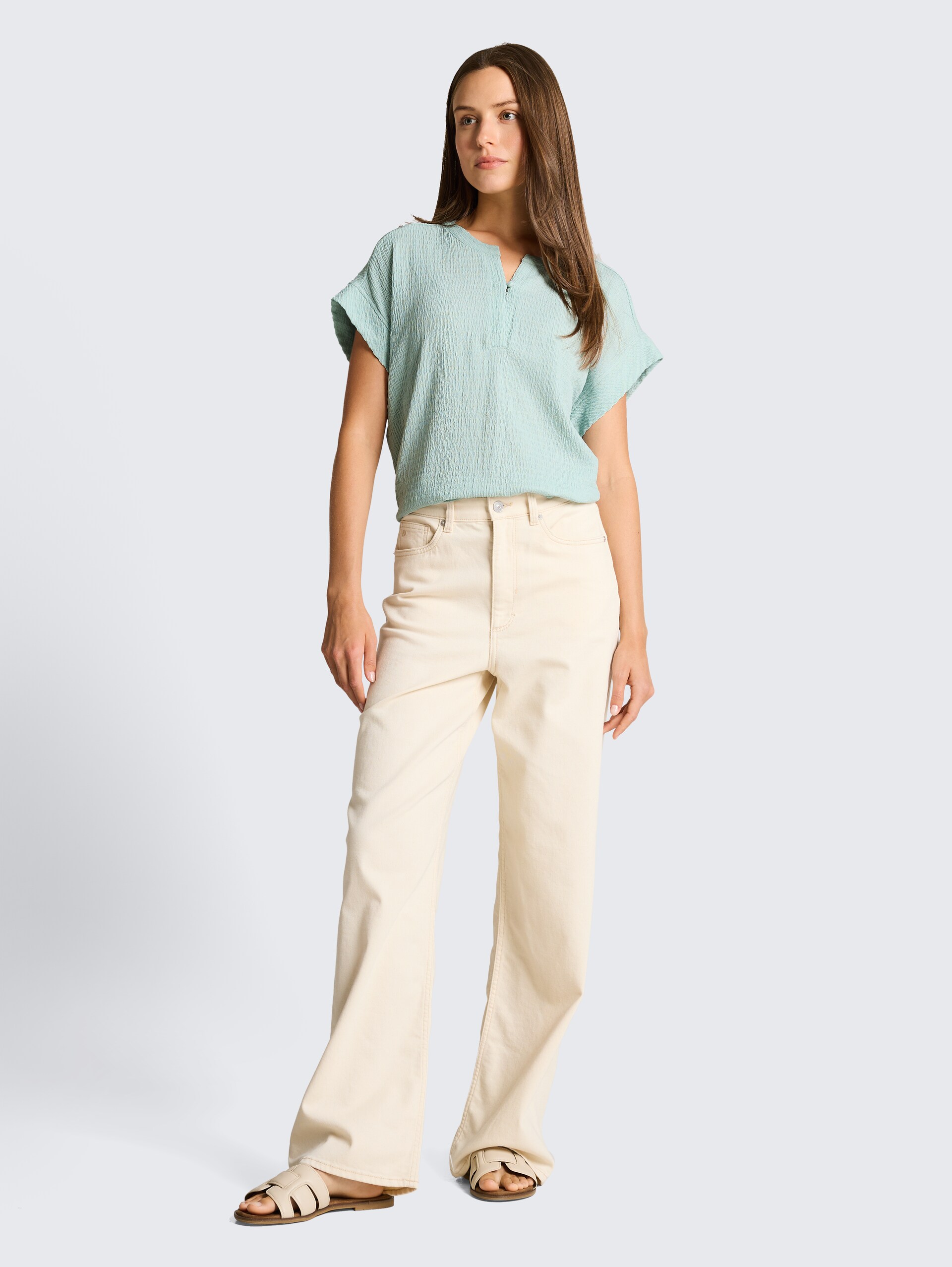 Crinkle T-Shirt - blue haze - Model-Vorderansicht