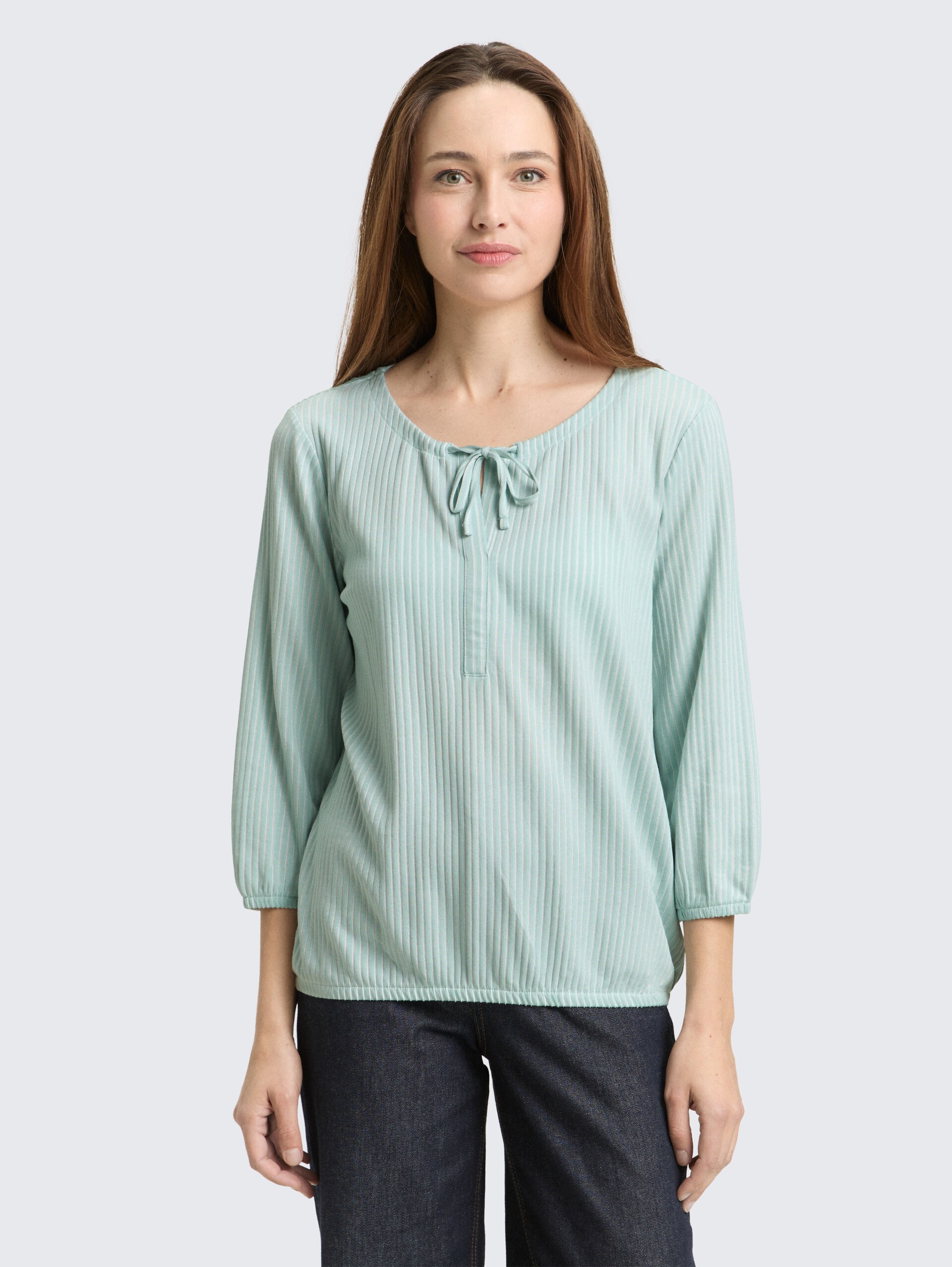 Blusenshirt mit Streifenmuster - blue haze stripe - Ausschnitt Model-Vorderansicht