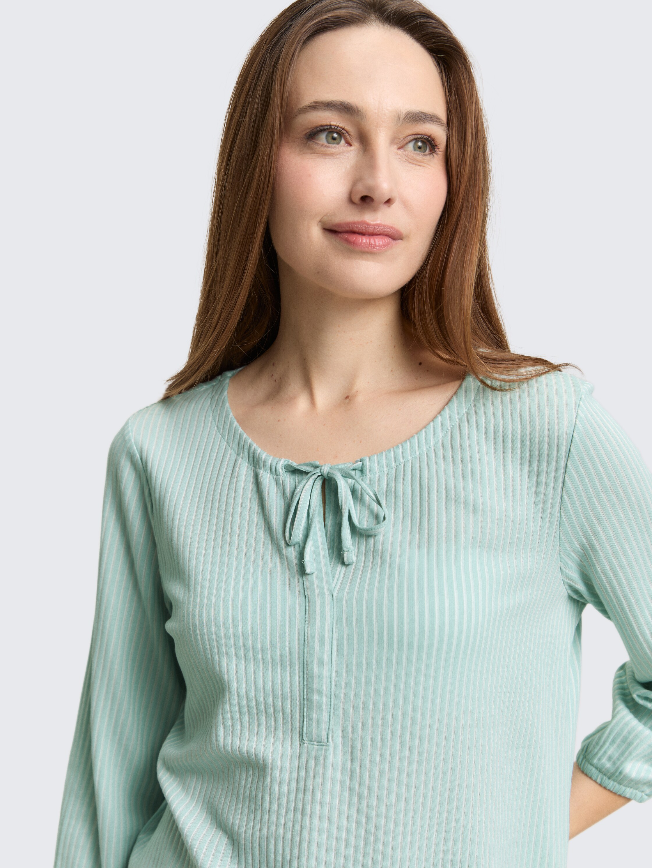 Blusenshirt mit Streifenmuster - blue haze stripe - Detail-Model-Ansicht