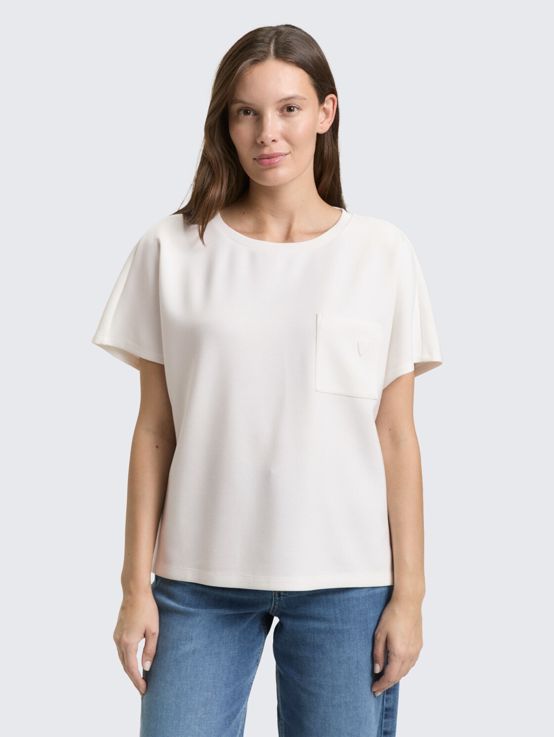 Loose Fit Scuba T-Shirt mit Brusttasche - Whisper White - Ausschnitt Model-Vorderansicht