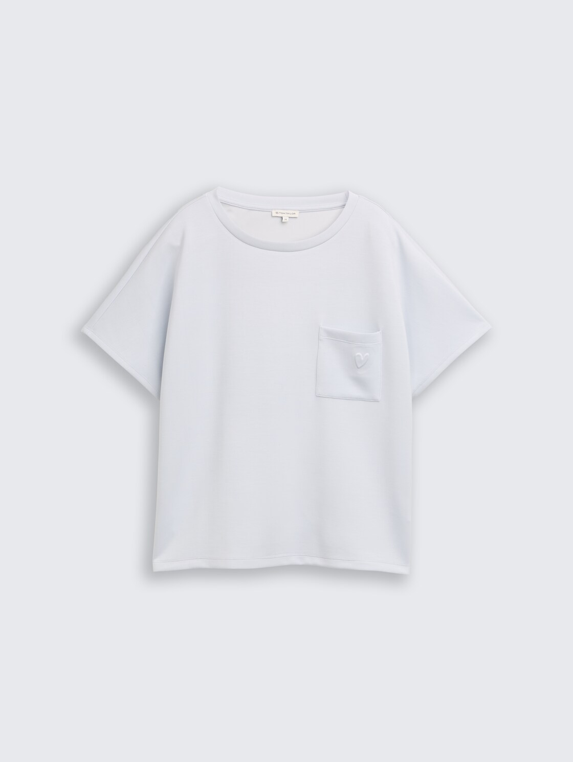 Loose Fit Scuba T-Shirt mit Brusttasche - soft dusty blue - Vorder-Produkt-Ansicht