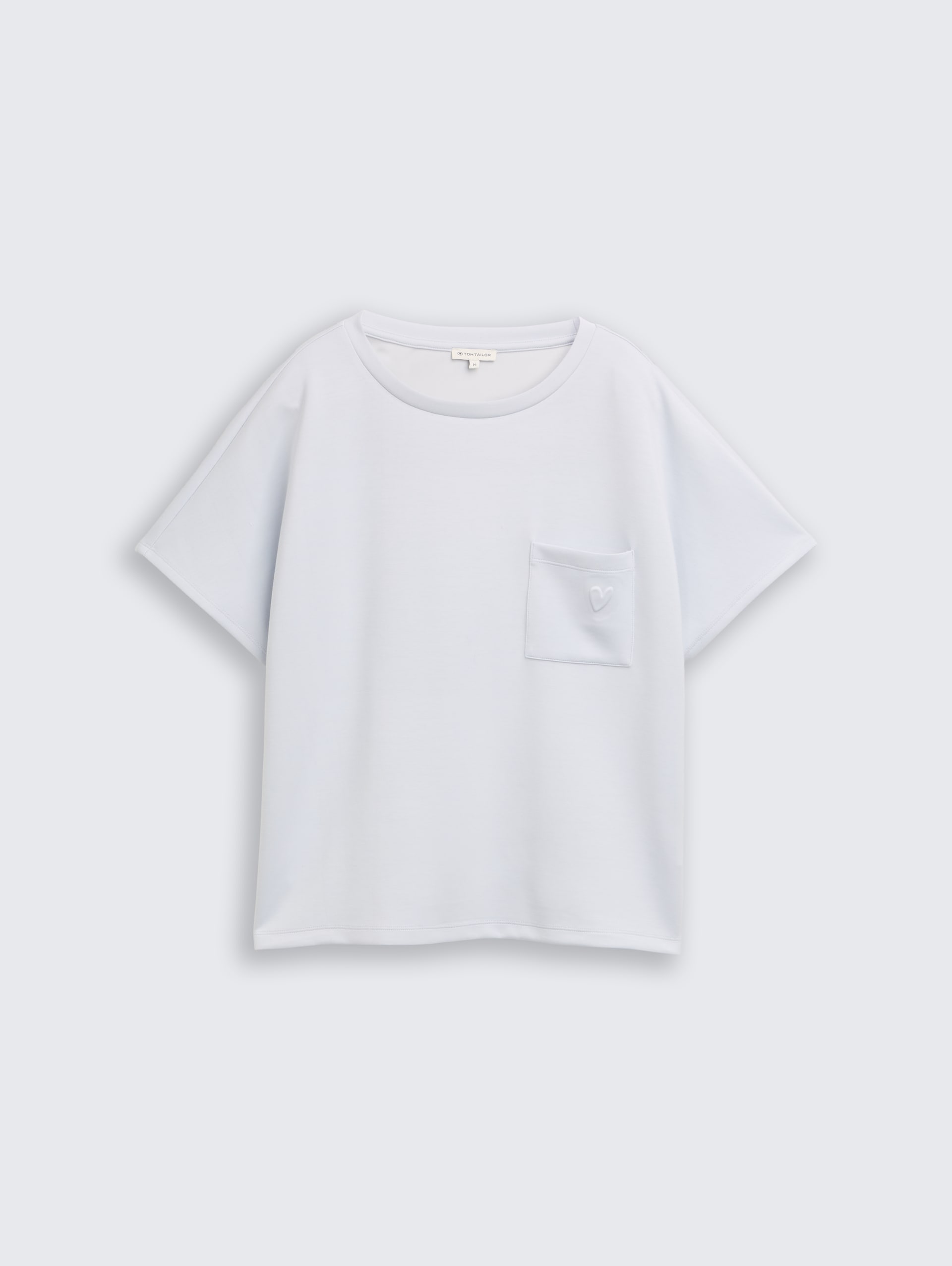 Loose Fit Scuba T-Shirt mit Brusttasche - soft dusty blue - Vorder-Produkt-Ansicht