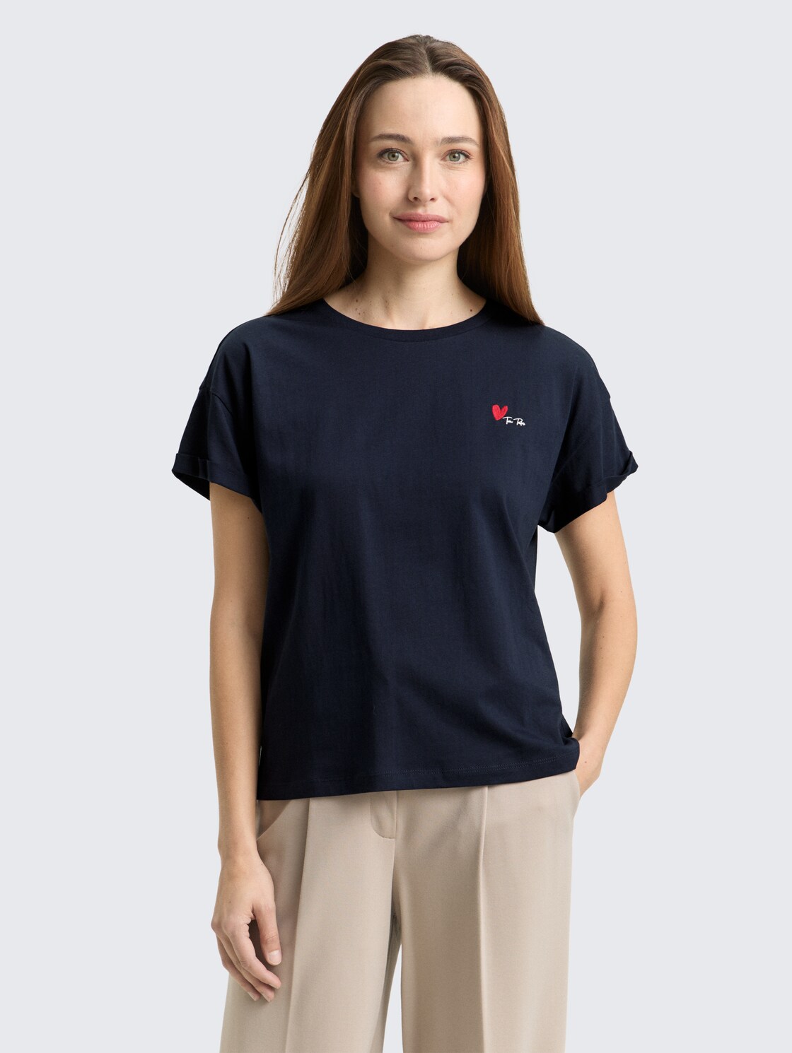T-Shirt mit Stickerei - sky captain blue - Ausschnitt Model-Vorderansicht