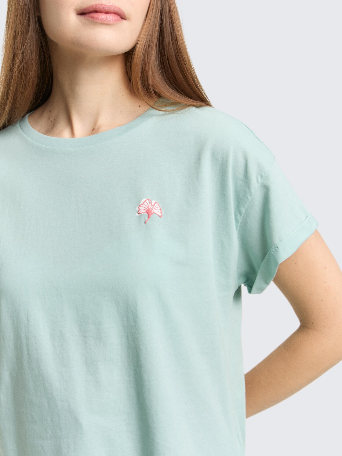 T-Shirt mit Stickerei - blue haze - Detail-Model-Ansicht