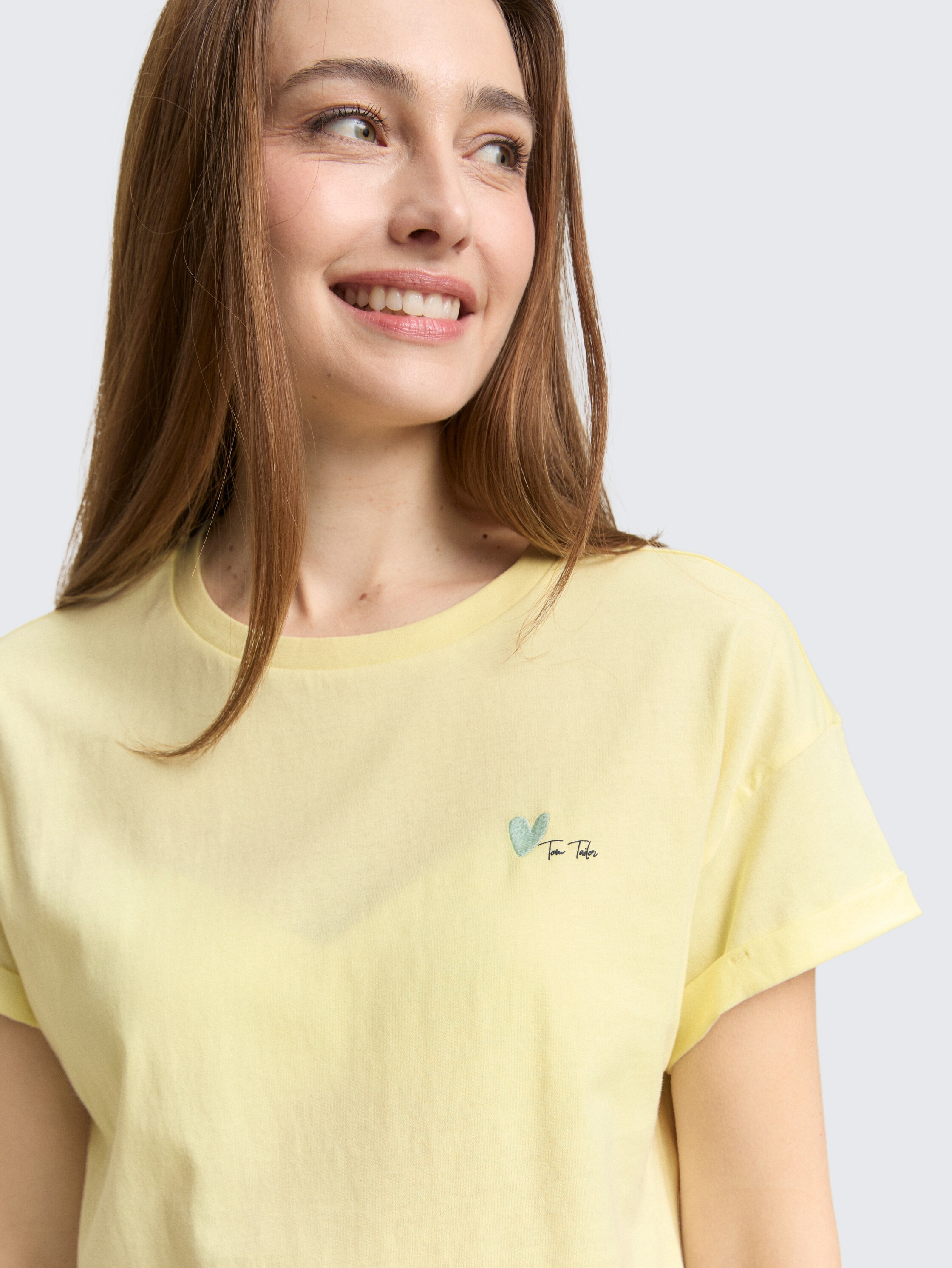 T-Shirt mit Stickerei - soft lemon - Detail-Model-Ansicht
