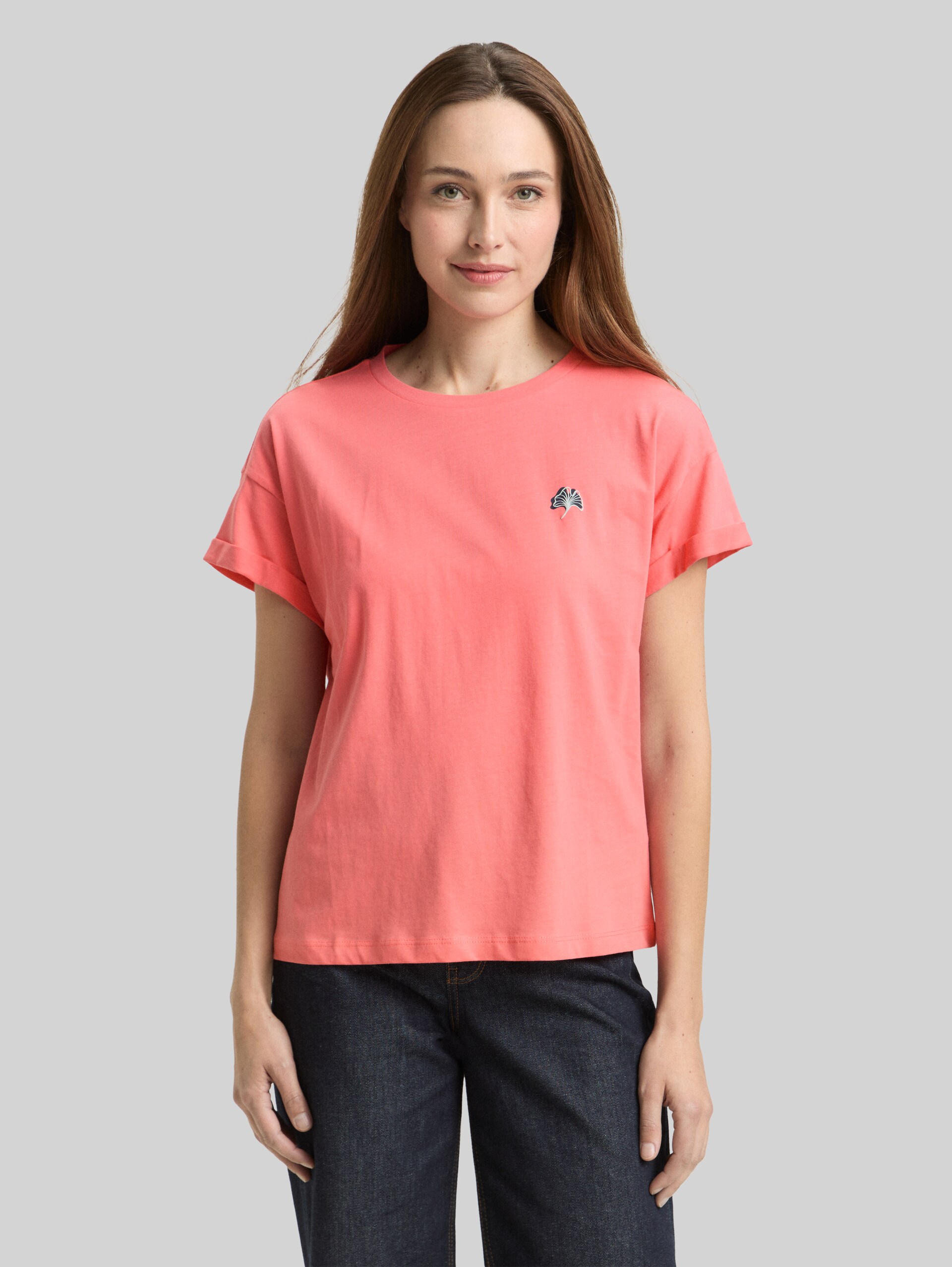 T-shirt with embroidery - soft coral pink - Neckline model front view