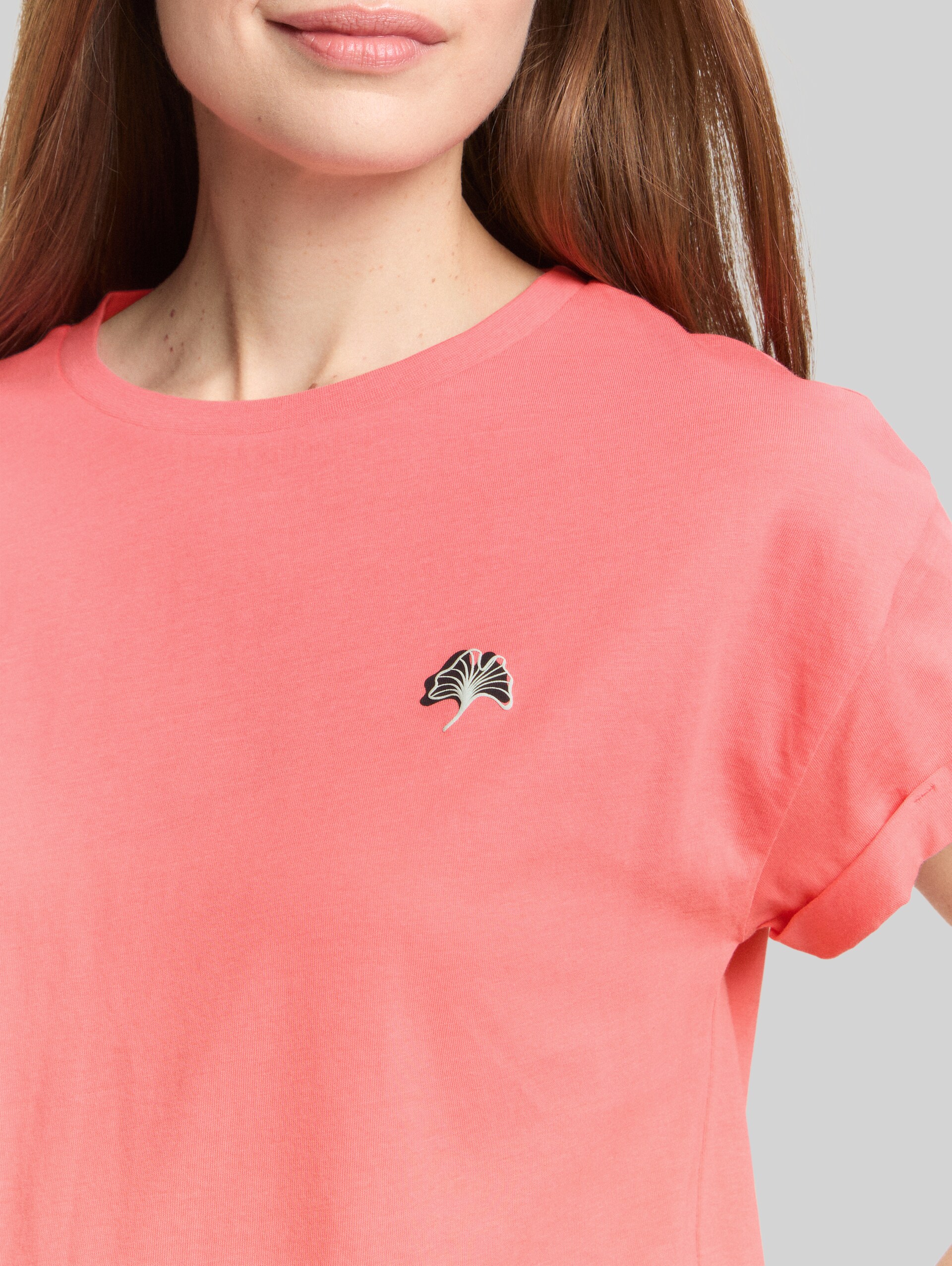 T-shirt with embroidery - soft coral pink - Detail model view
