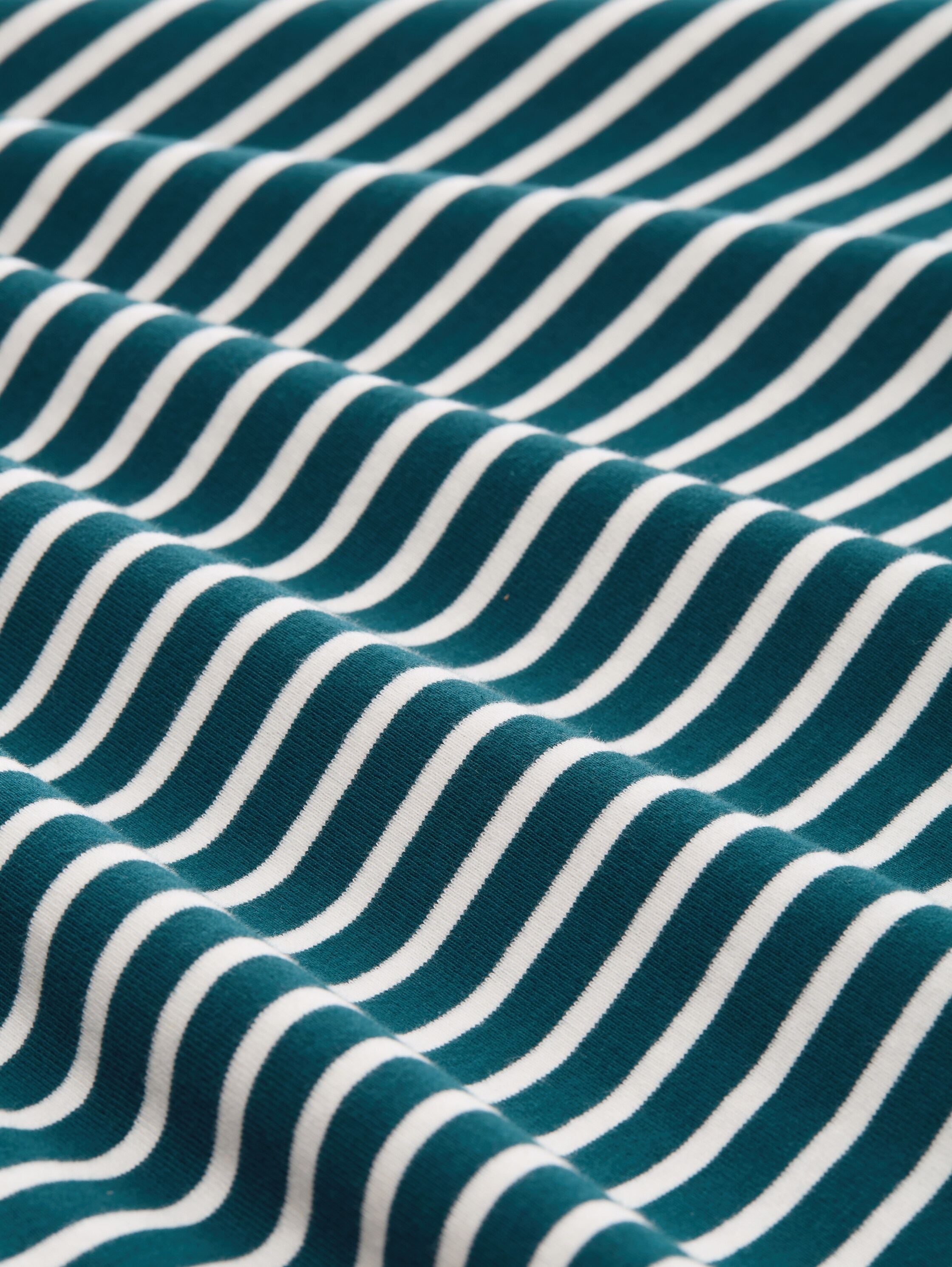 Oversize T-Shirt mit Streifenmuster - meadow green offwhite stripe - Material-Ansicht