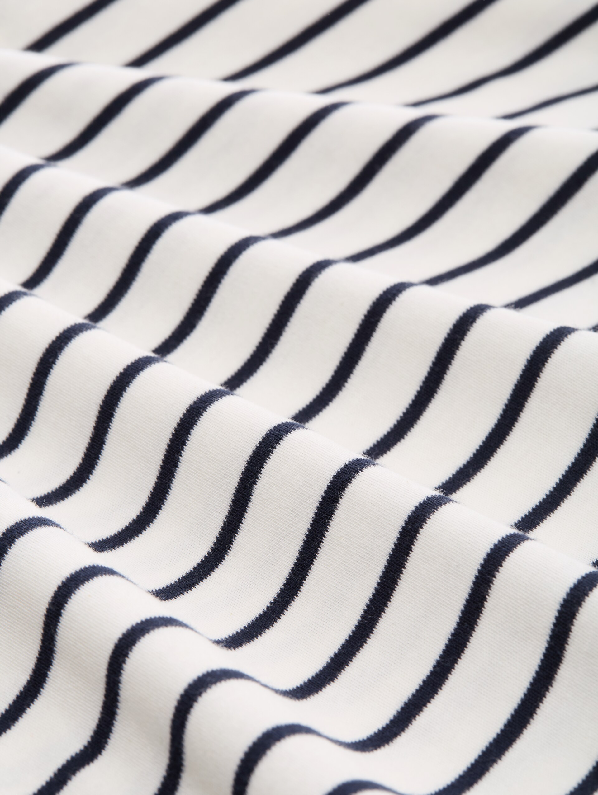 Oversized T-shirt with striped pattern - white navy irregular stripe - Material view