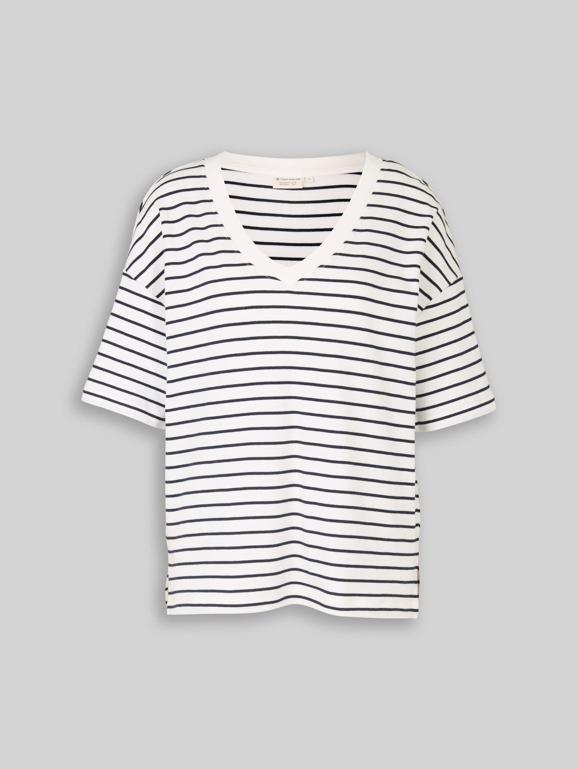 Oversized T-shirt with striped pattern - white navy irregular stripe - Front product view