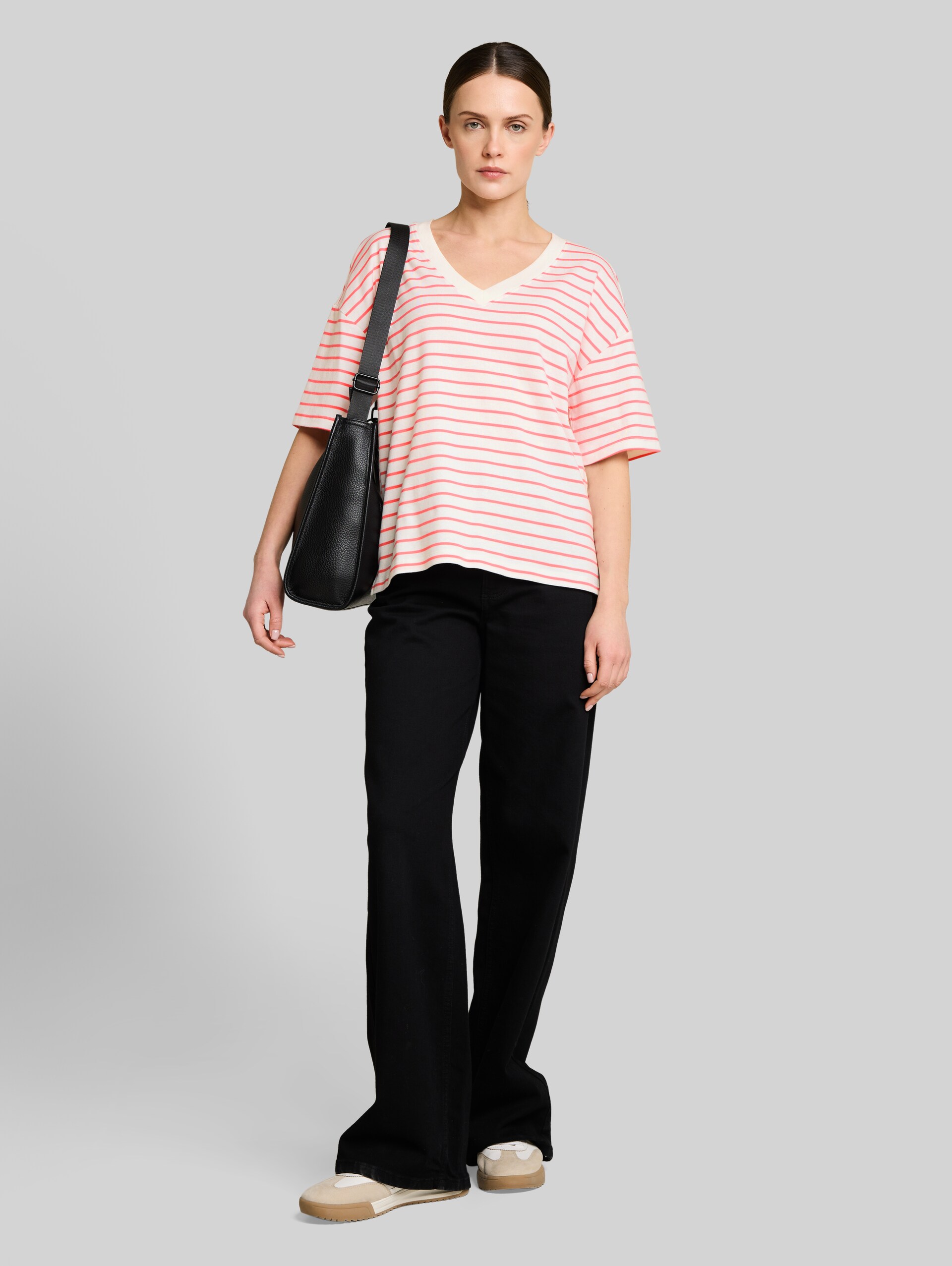 Oversized T-shirt with striped pattern - white coral irregular stripe - Model front view