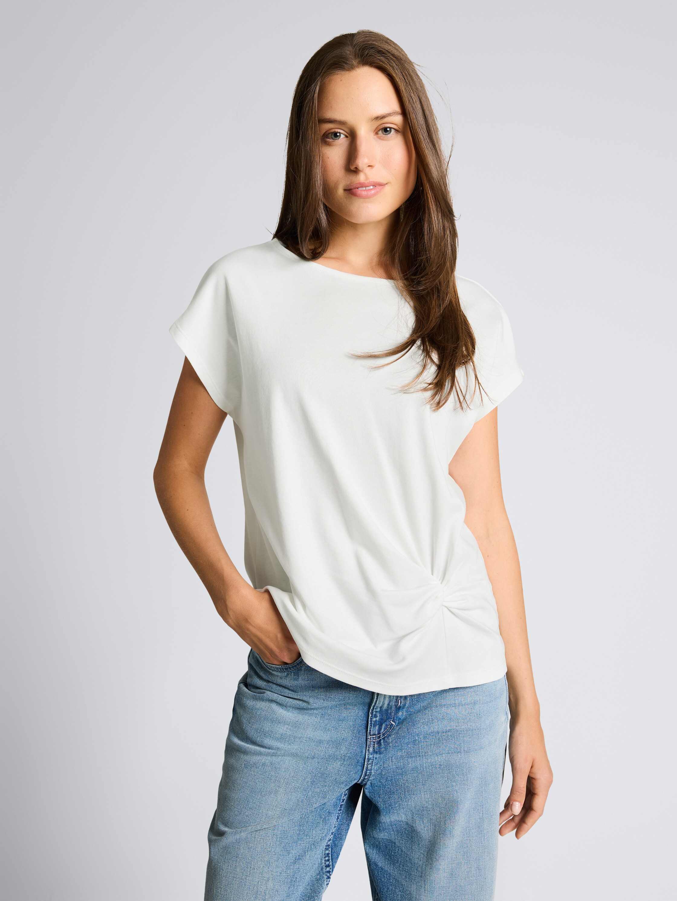 T-shirt avec nœud - Whisper White - Découpe Vue de face du modèle