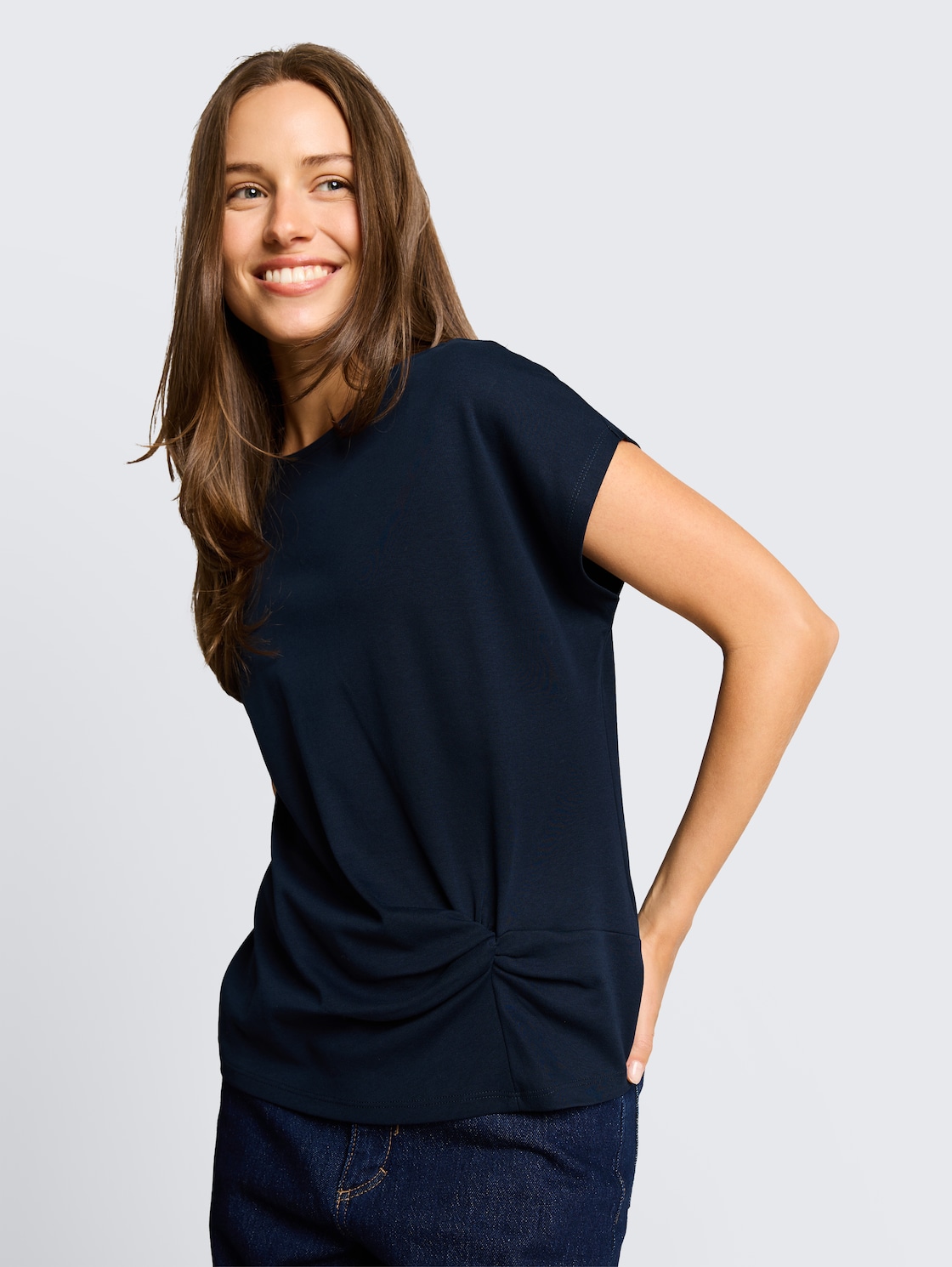 T-Shirt mit Knotendetail - sky captain blue - Detail-Model-Ansicht