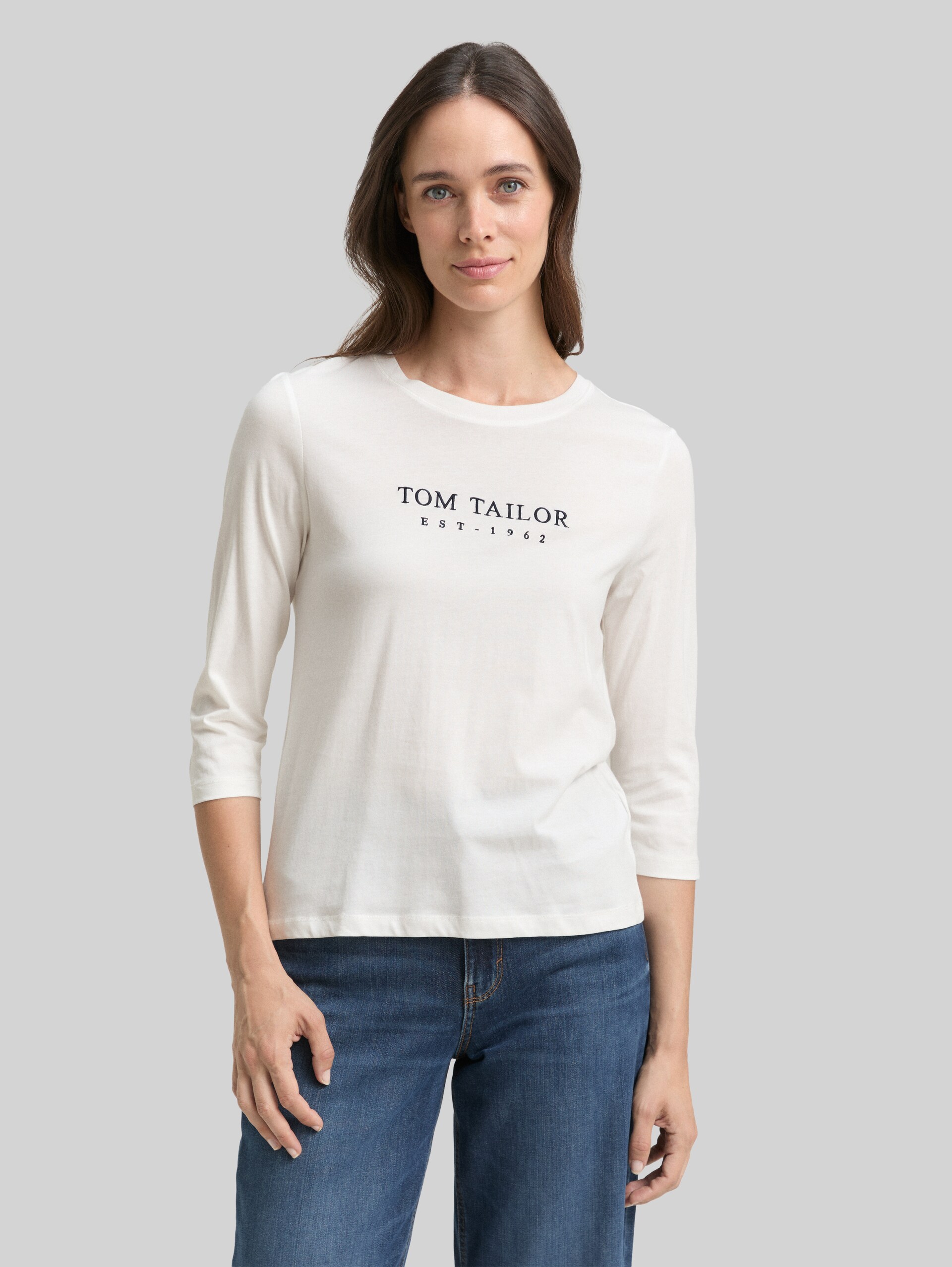 Long-sleeved shirt in a pack of 2 - sky captain blue - Neckline model front view