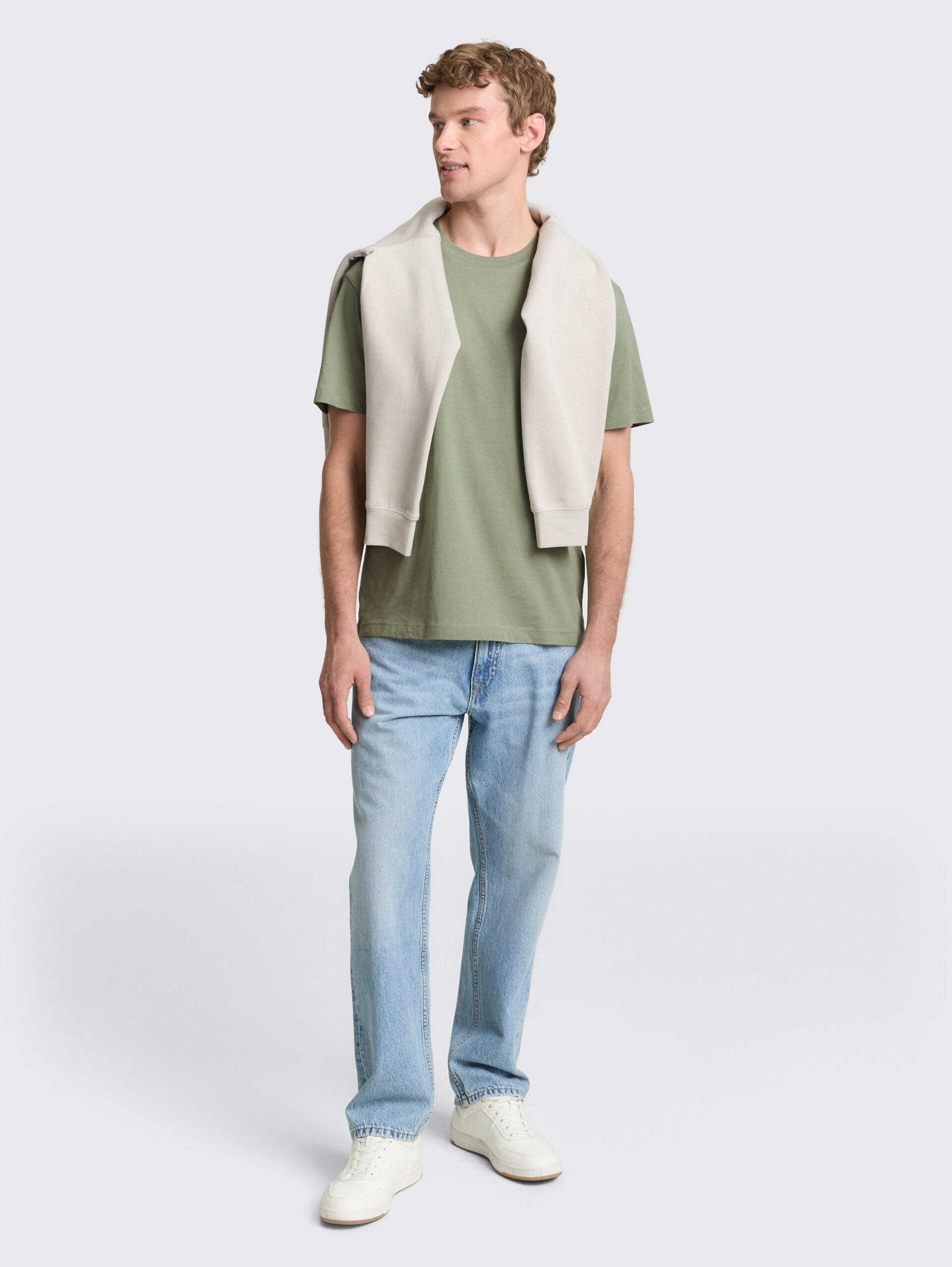 Relaxed Fit T-Shirt aus Baumwolle - Sea Spray - Model-Vorderansicht
