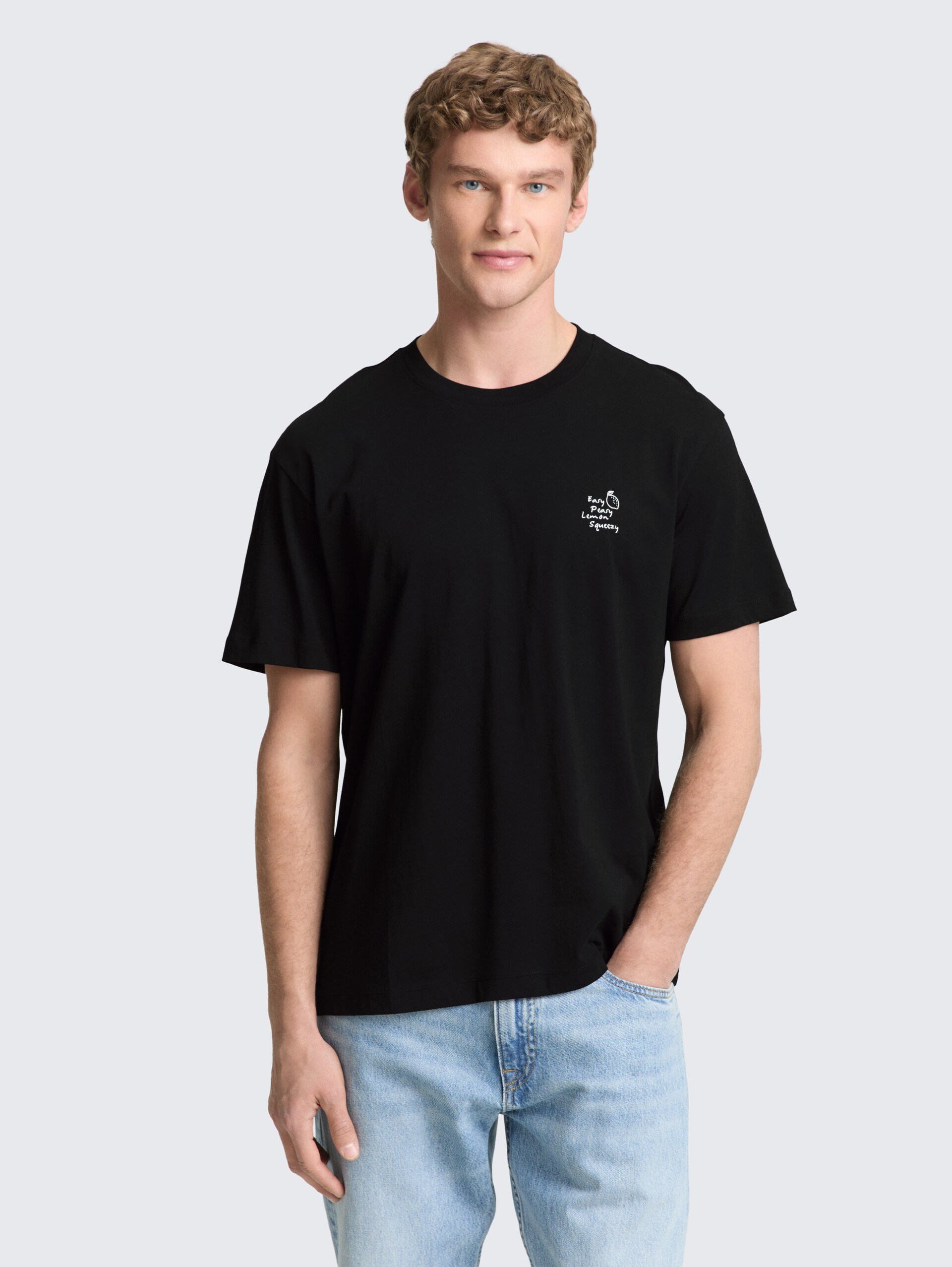 Relaxed Fit T-Shirt aus Baumwolle - Black - Ausschnitt Model-Vorderansicht